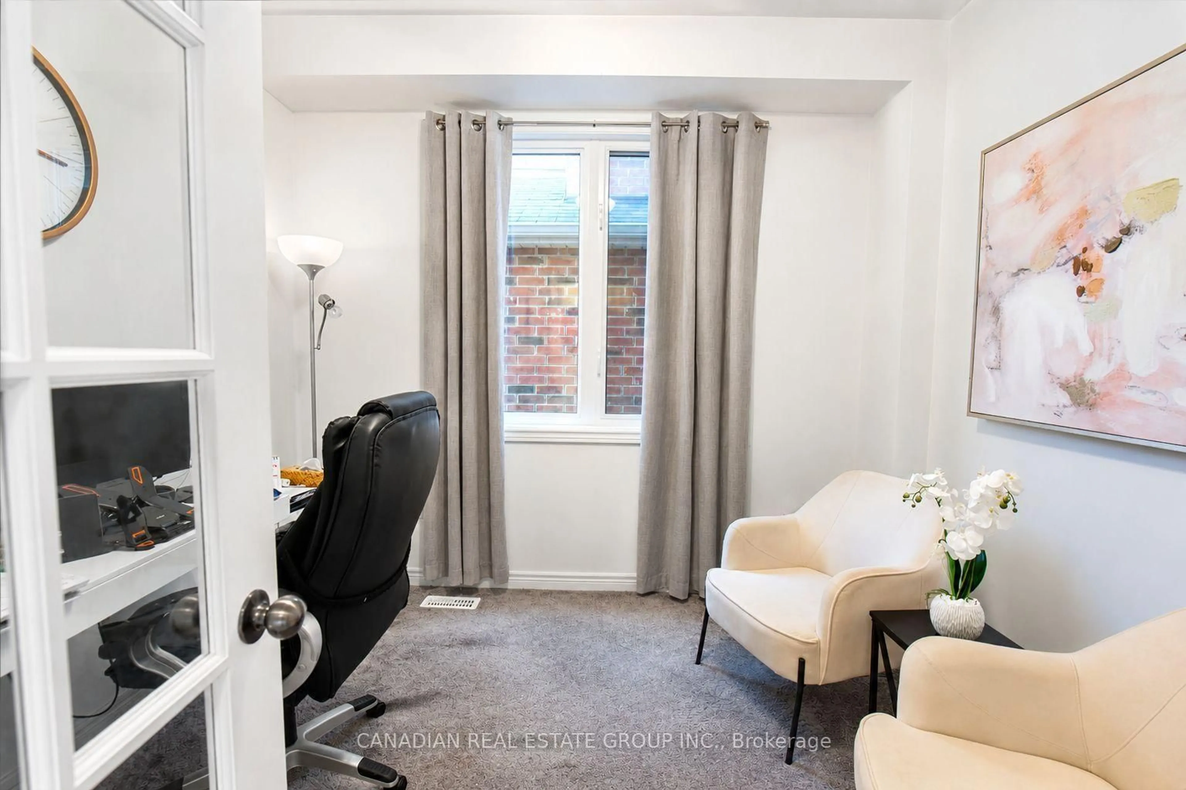 A pic of a room for 23 Page Pl, Clarington Ontario L1E 2E8