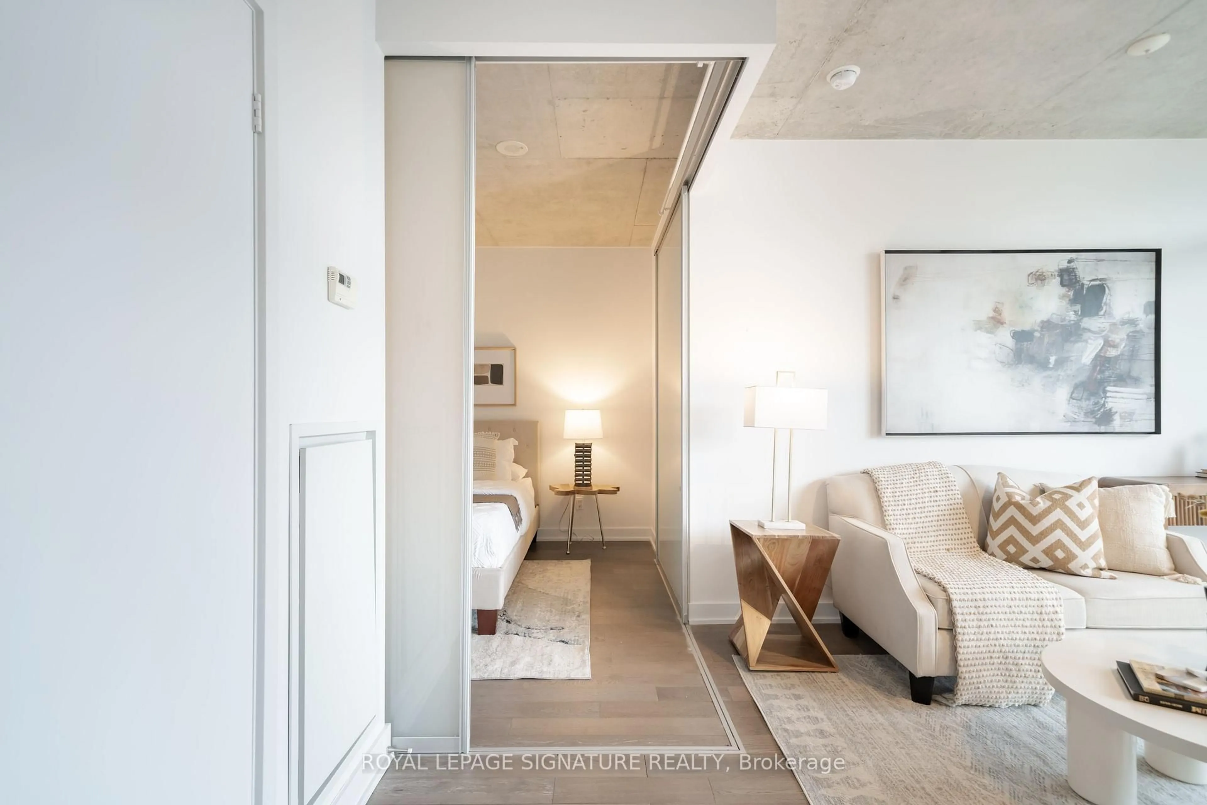 Indoor entryway for 1190 Dundas St #406, Toronto Ontario M4M 0C5