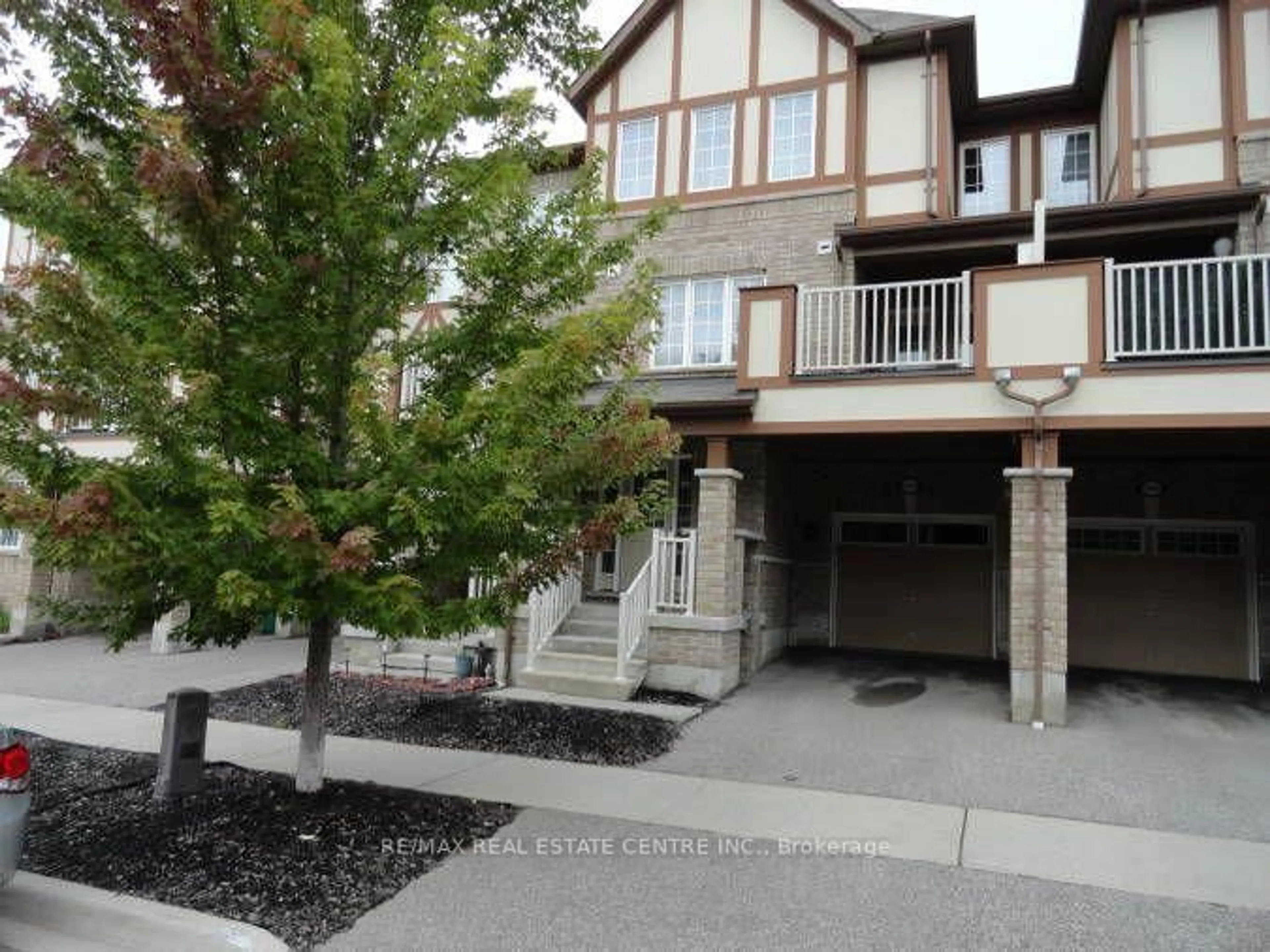Unknown for 1084 Silk St, Pickering Ontario L1X 0E8