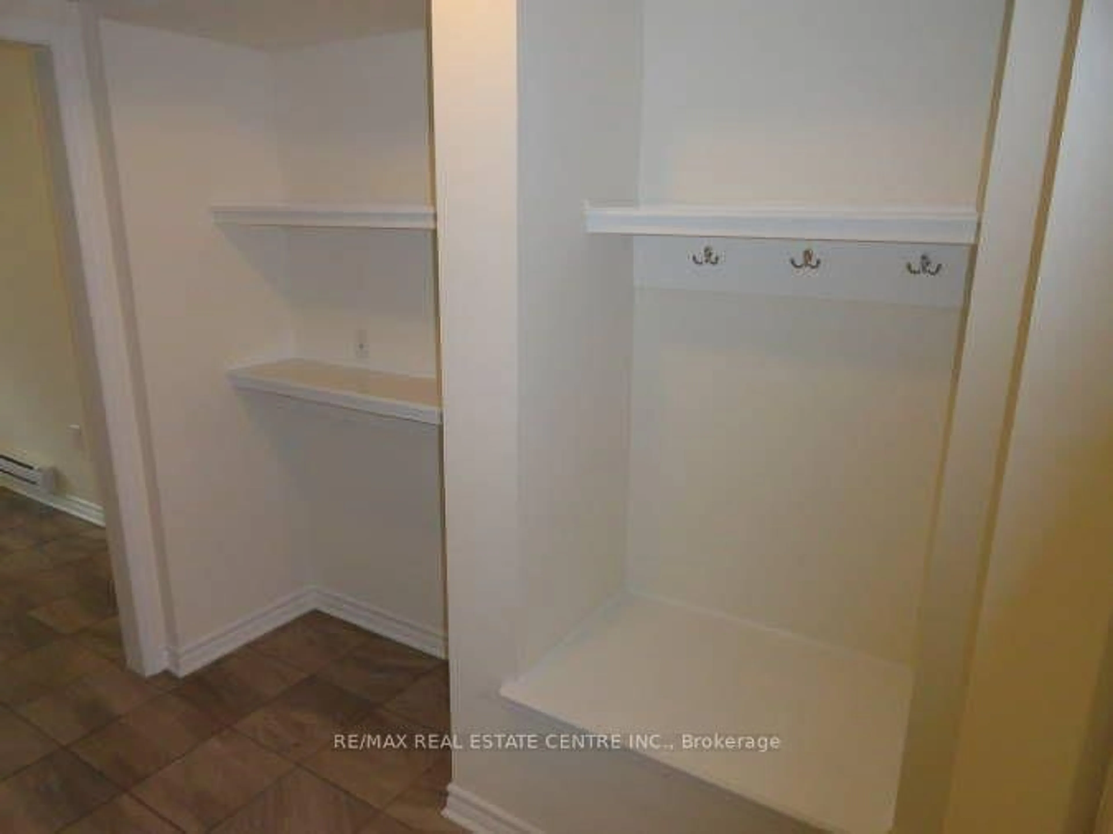 Unknown for 1084 Silk St, Pickering Ontario L1X 0E8