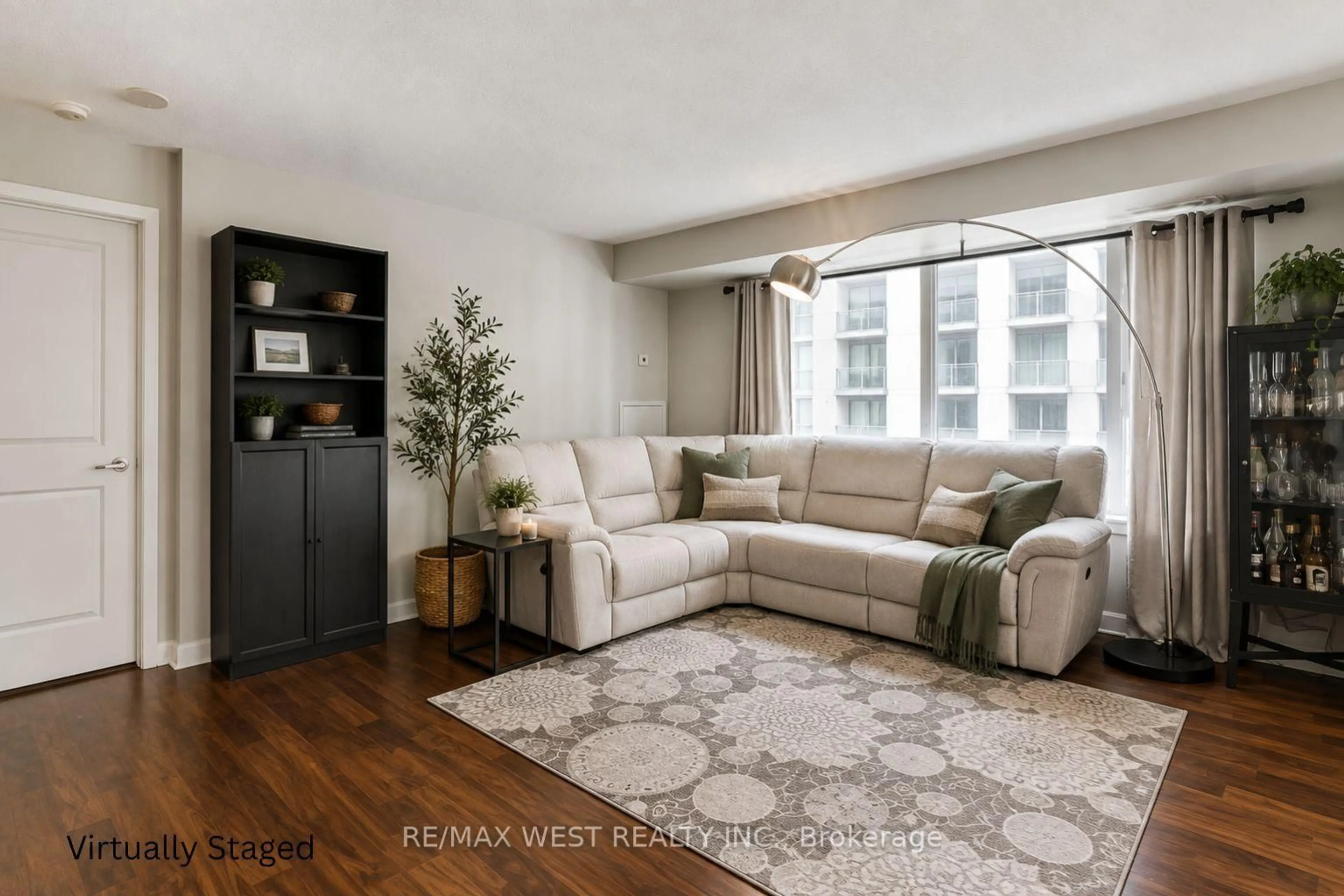 Living room with furniture, unknown for 25 Town Centre Crt #2910, Toronto Ontario M1P 0B4