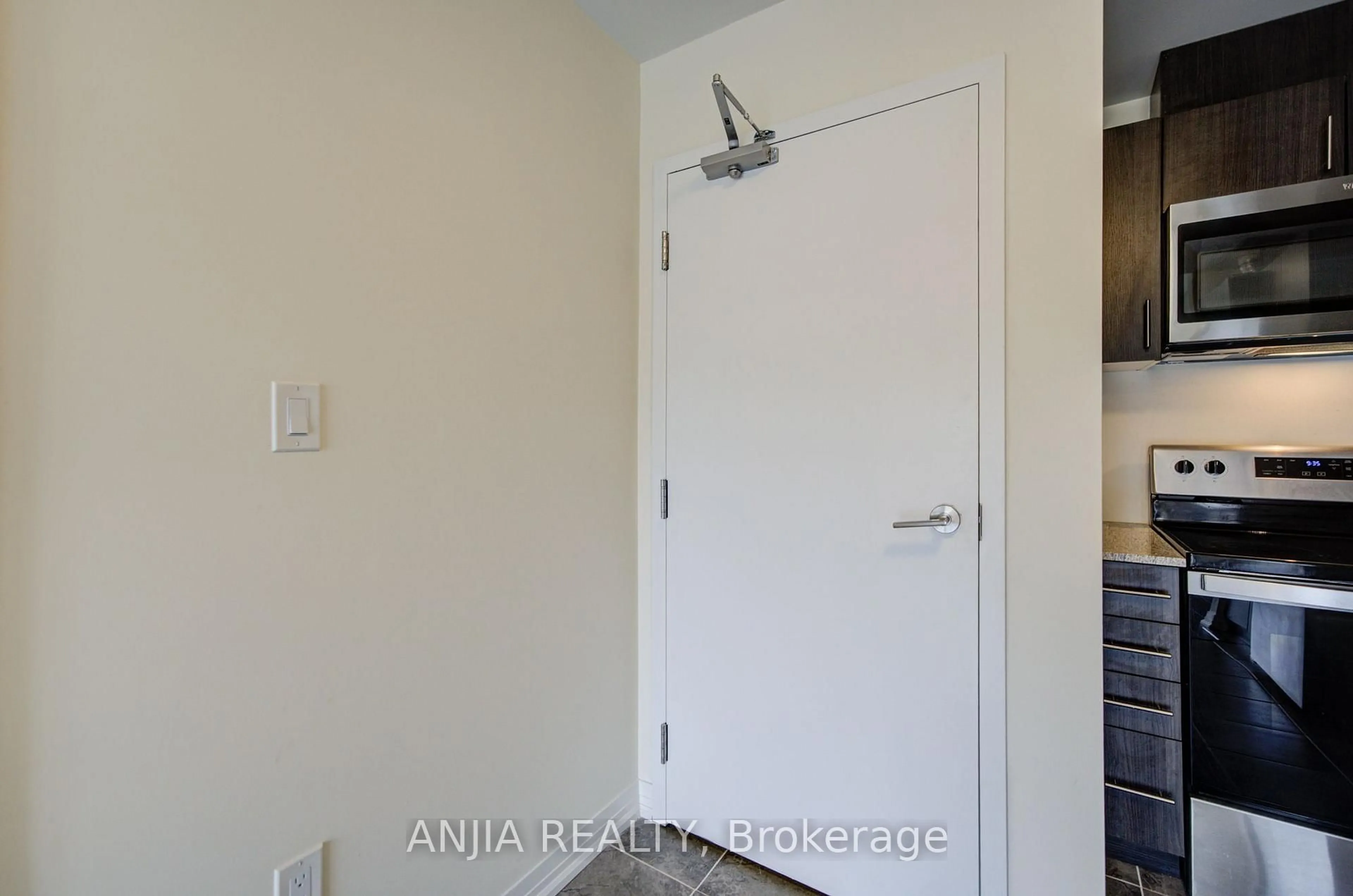Indoor entryway for 235 Mclevin Ave #21, Toronto Ontario M1B 0E8