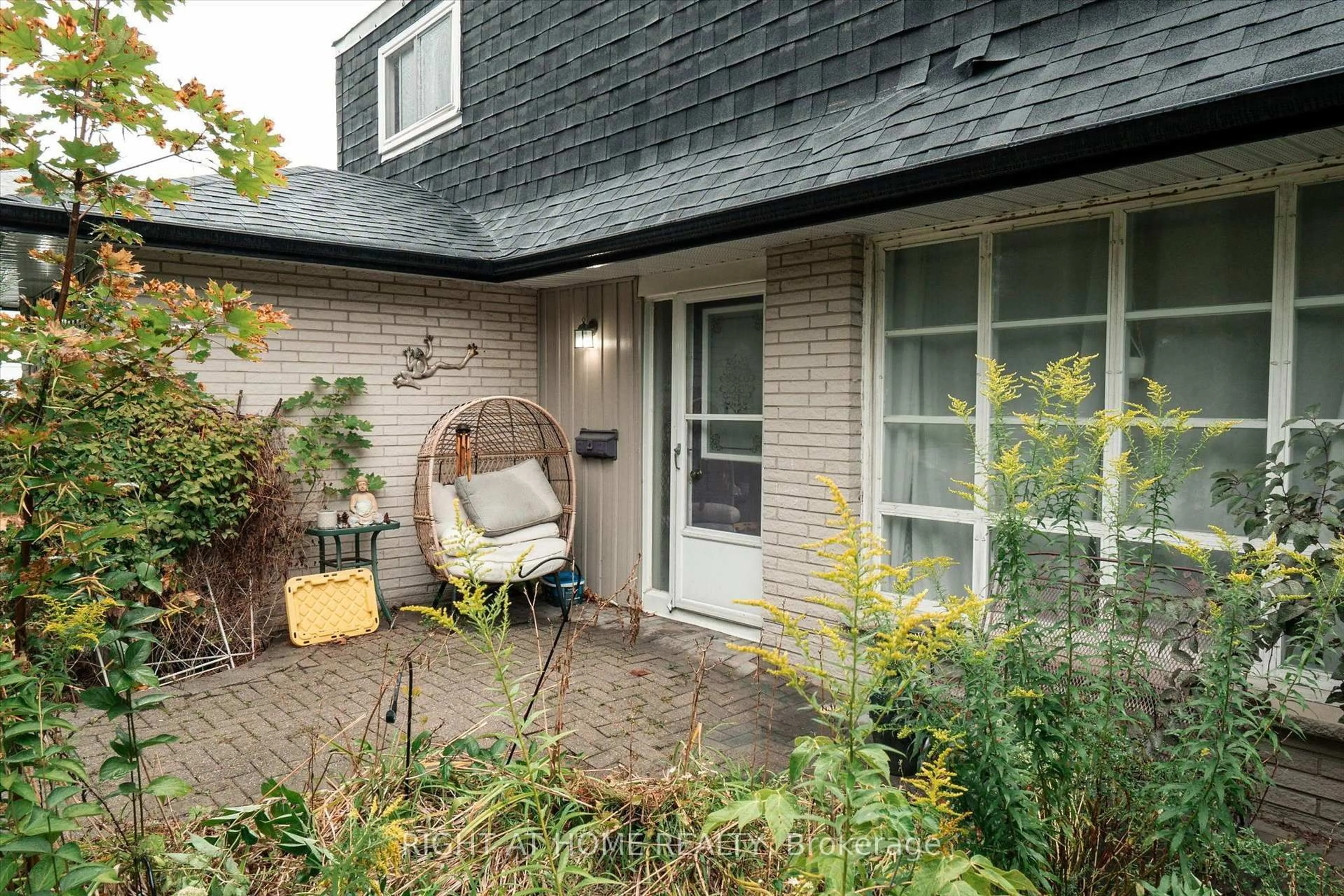 Unknown for 701 Central Park Blvd, Oshawa Ontario L1G 6A8