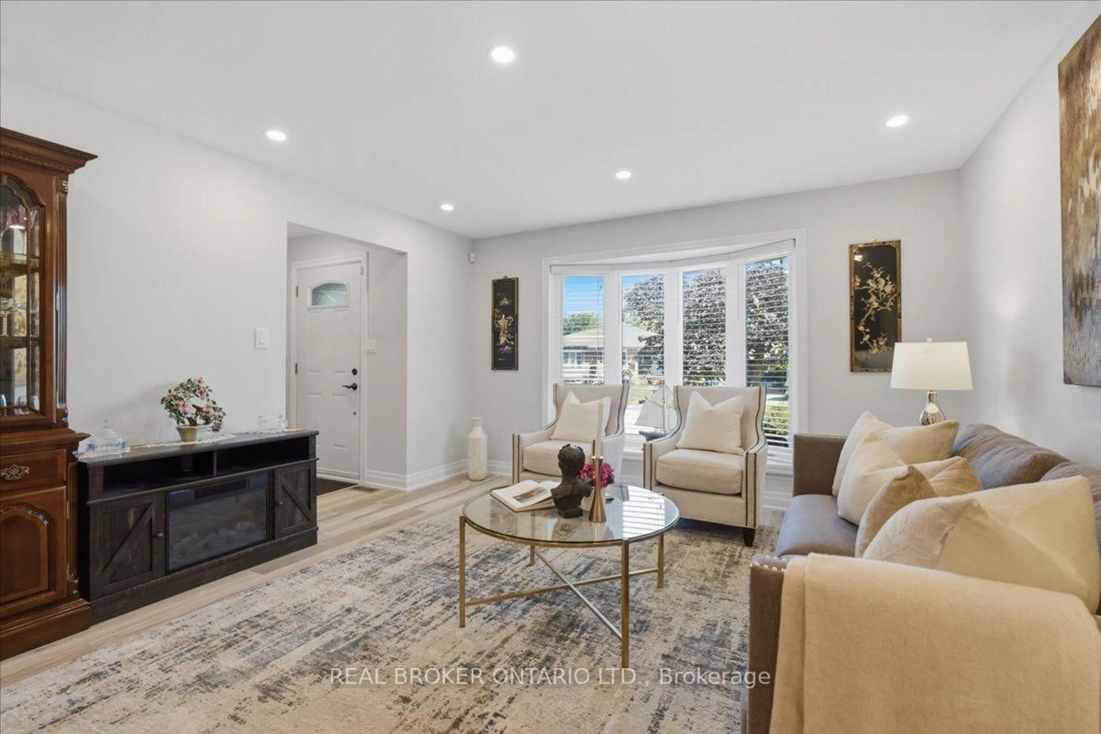 Living room with furniture, unknown for 1331 Tatra Dr, Pickering Ontario L1W 1K5