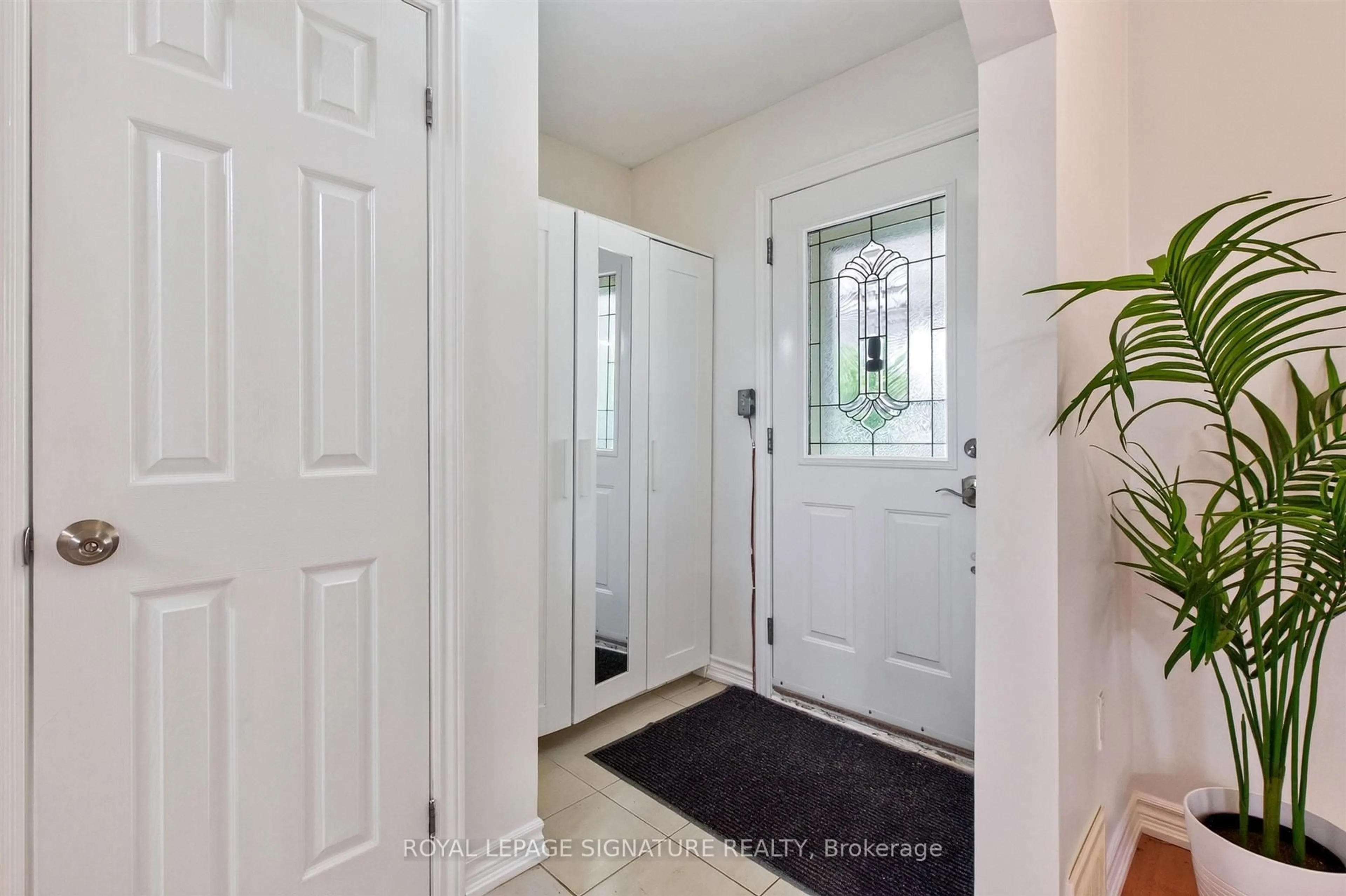 Indoor entryway for 3 Century Dr, Toronto Ontario M1K 4J5