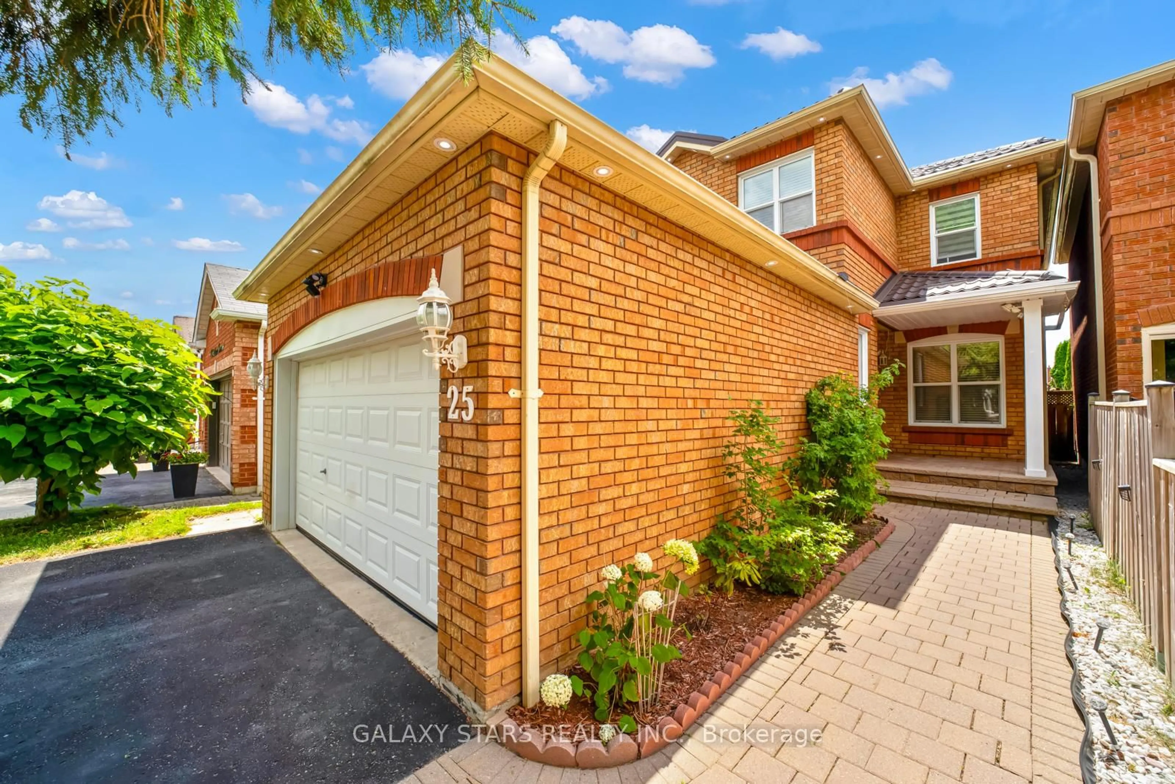Home with brick exterior material, street for 25 Fieldnest Cres, Whitby Ontario L1R 1Z5