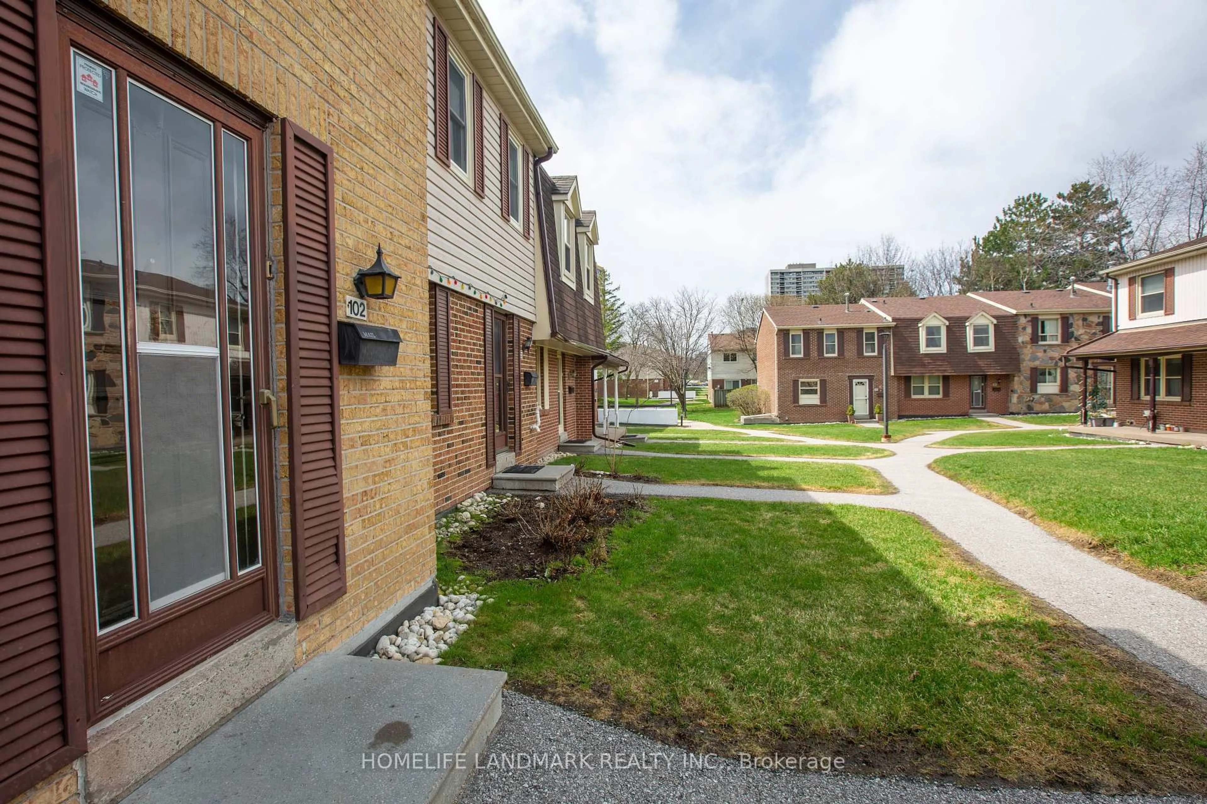 Home with brick exterior material, street for 91 L'amoreaux Dr #102, Toronto Ontario M1W 2J8