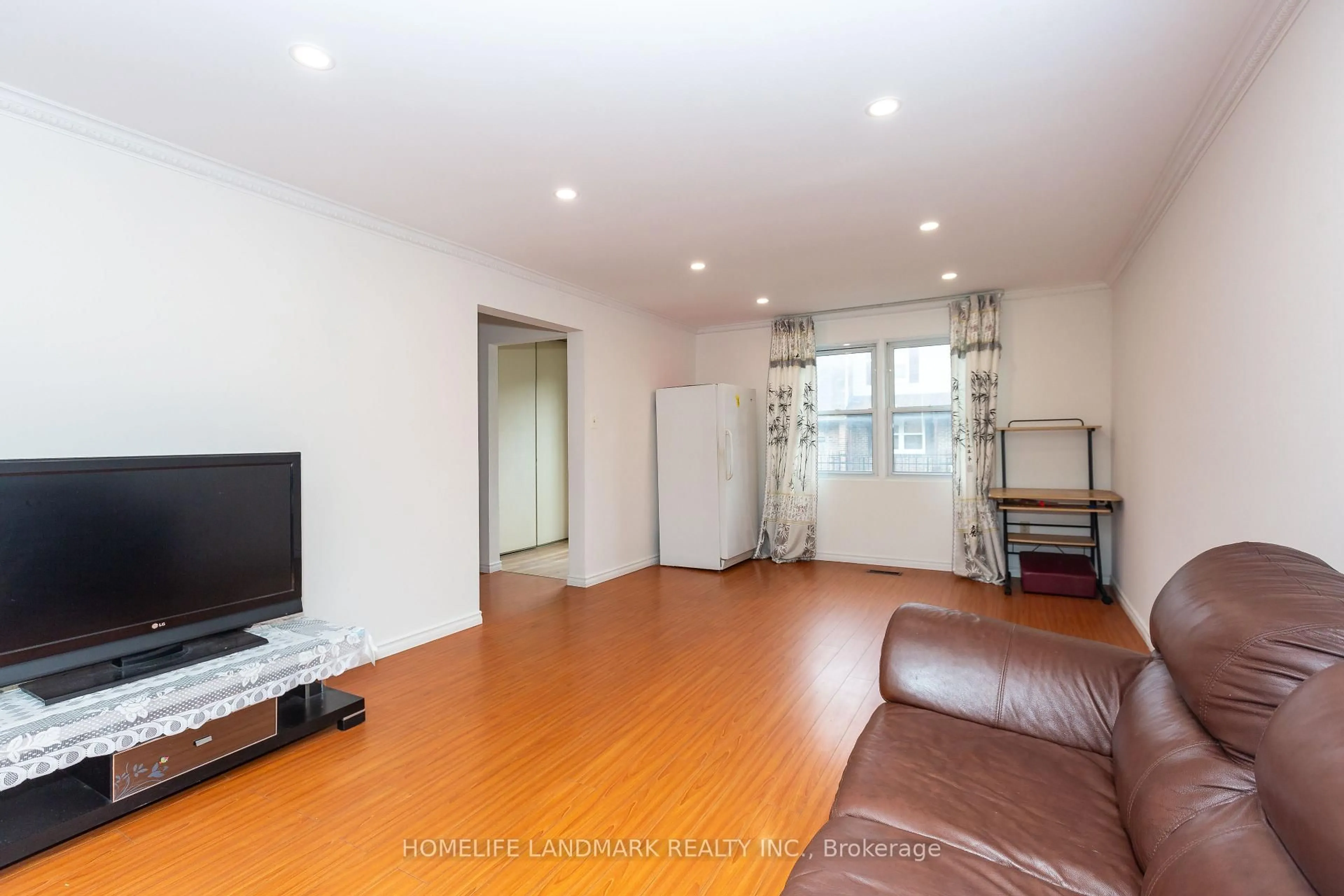 Unknown for 91 L'amoreaux Dr #102, Toronto Ontario M1W 2J8