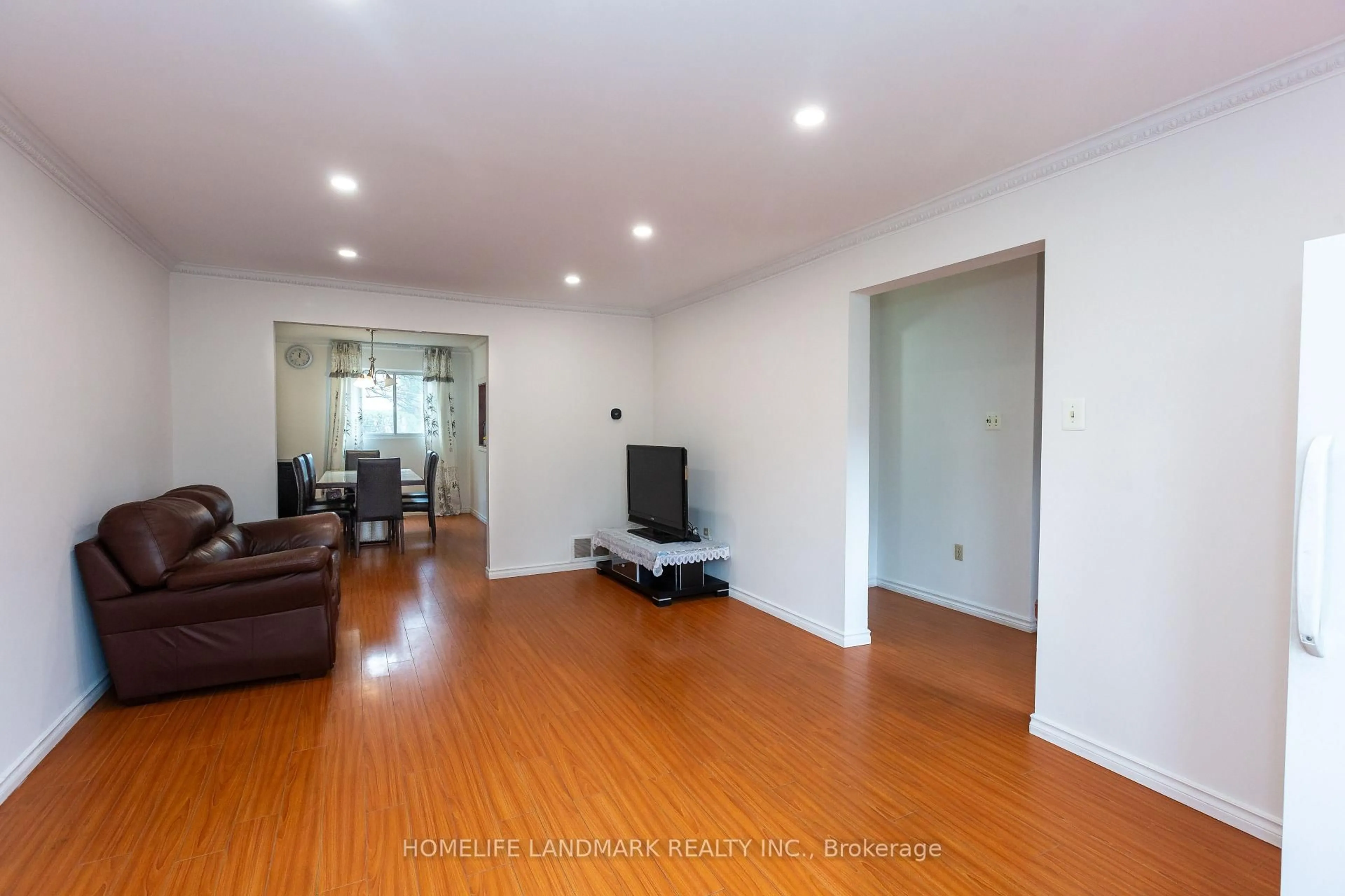 Living room with furniture, wood/laminate floor for 91 L'amoreaux Dr #102, Toronto Ontario M1W 2J8