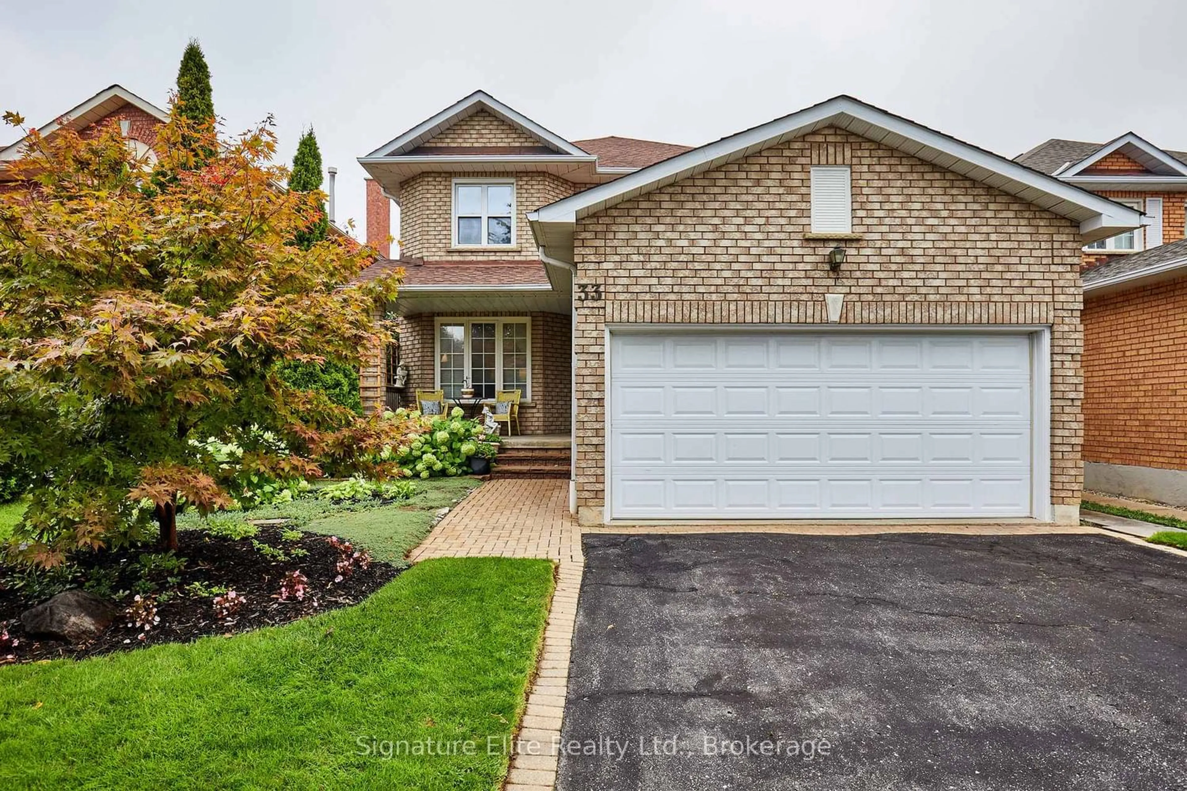 Home with brick exterior material, street for 33 Waller St, Whitby Ontario L1R 1Z8