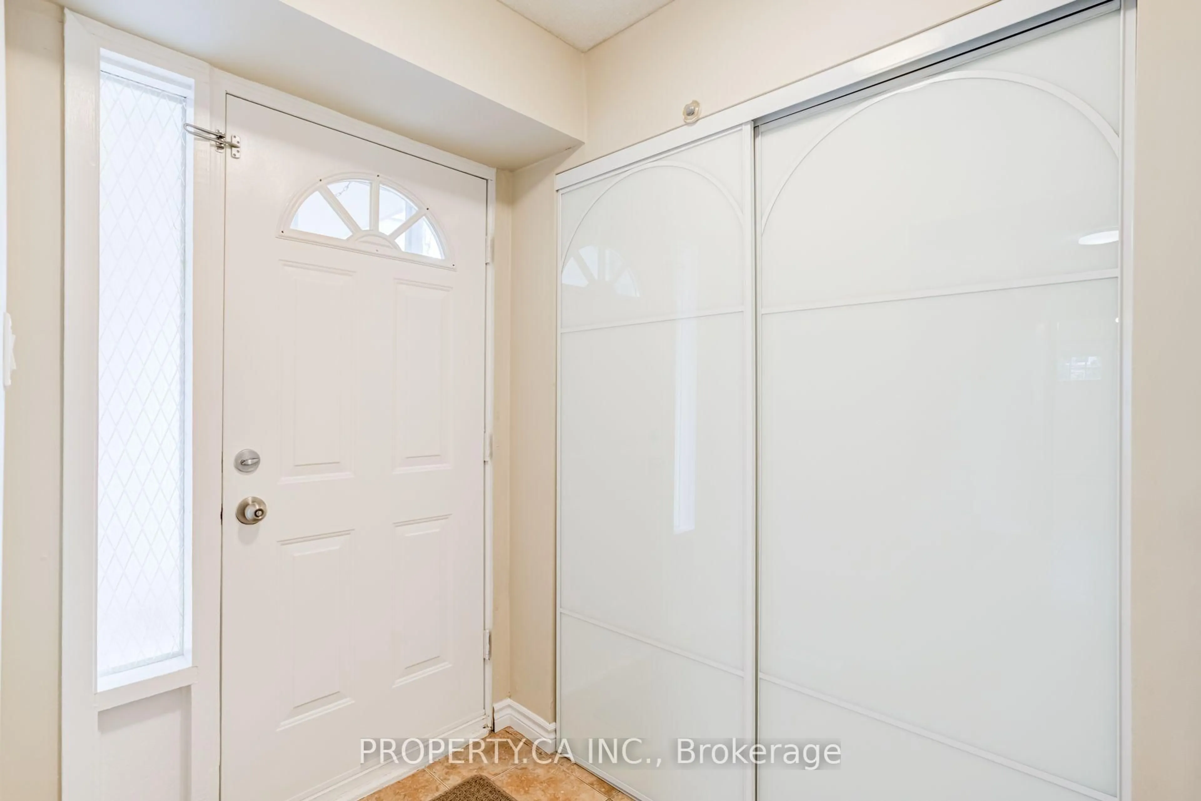 Indoor entryway for 49 Whiteleas Ave, Toronto Ontario M1B 1W8