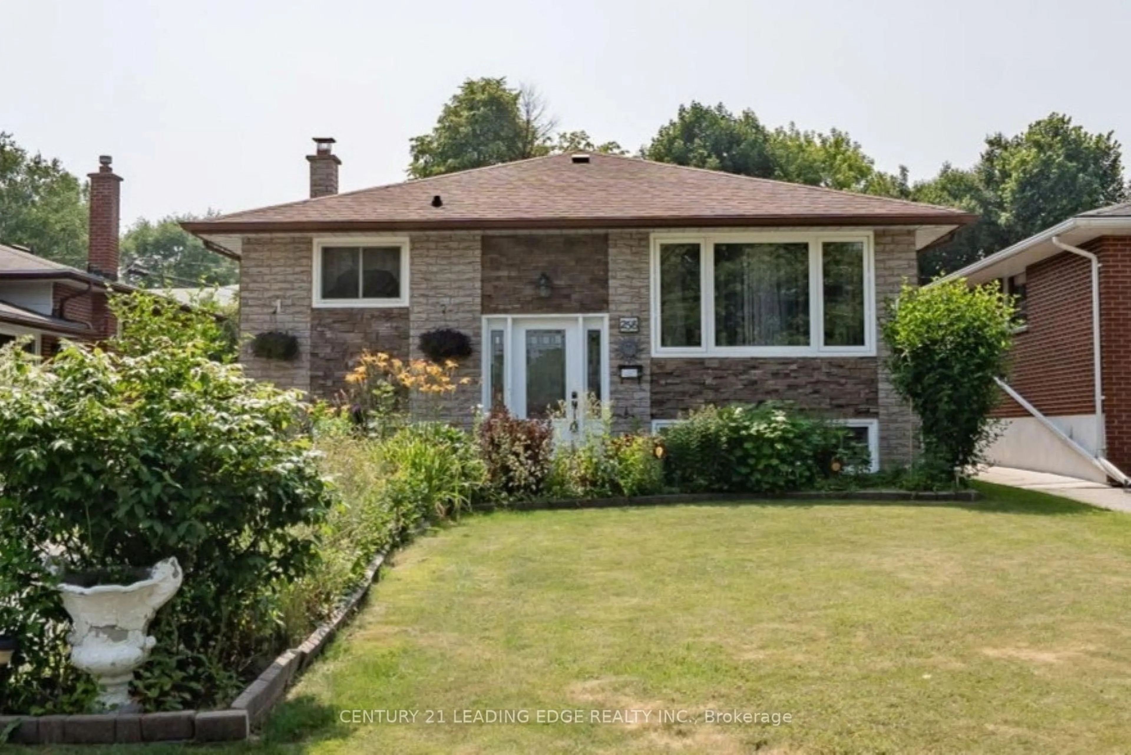 Home with brick exterior material, street for 258 Nipigon St, Oshawa Ontario L1J 4N7