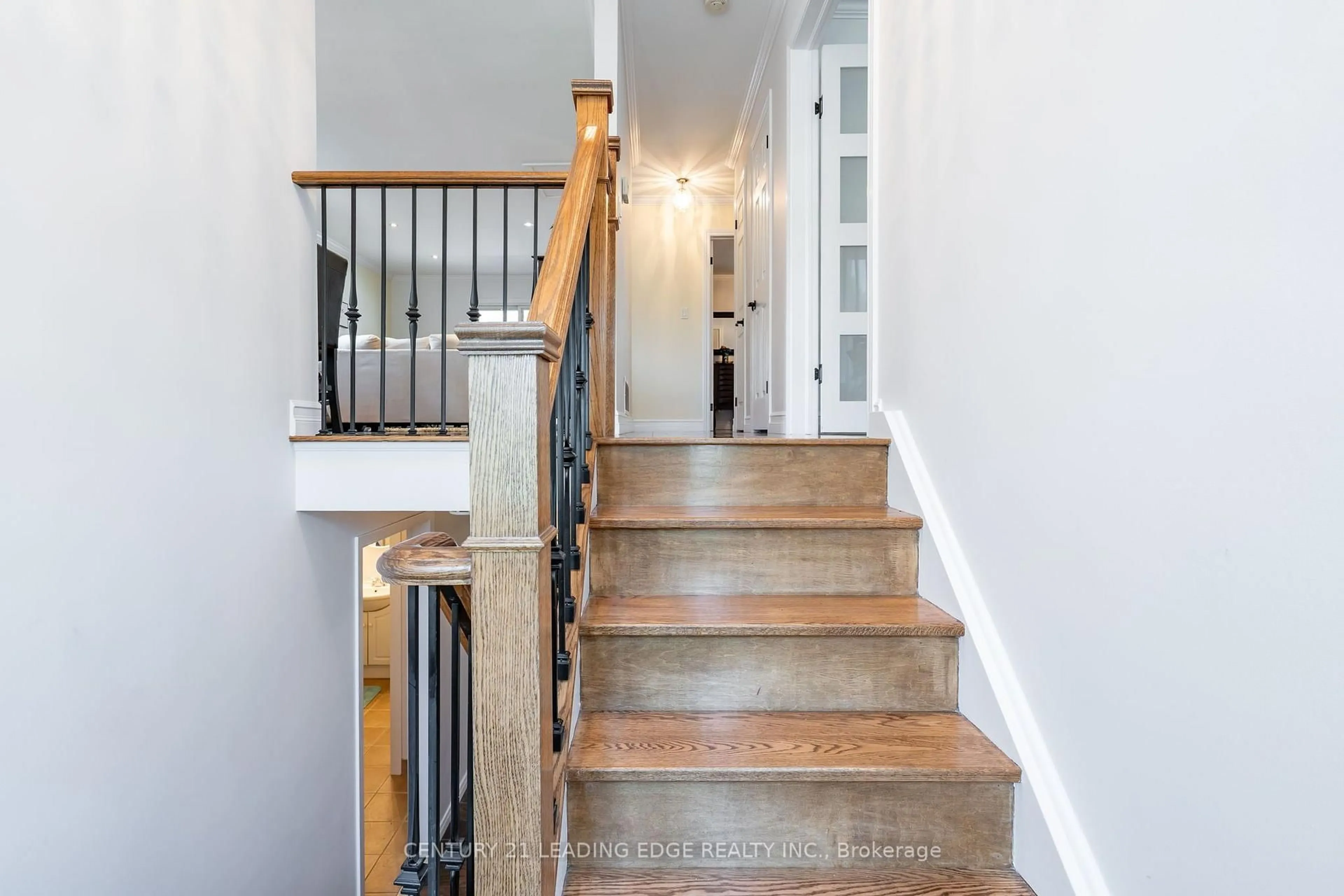 Stairs for 258 Nipigon St, Oshawa Ontario L1J 4N7