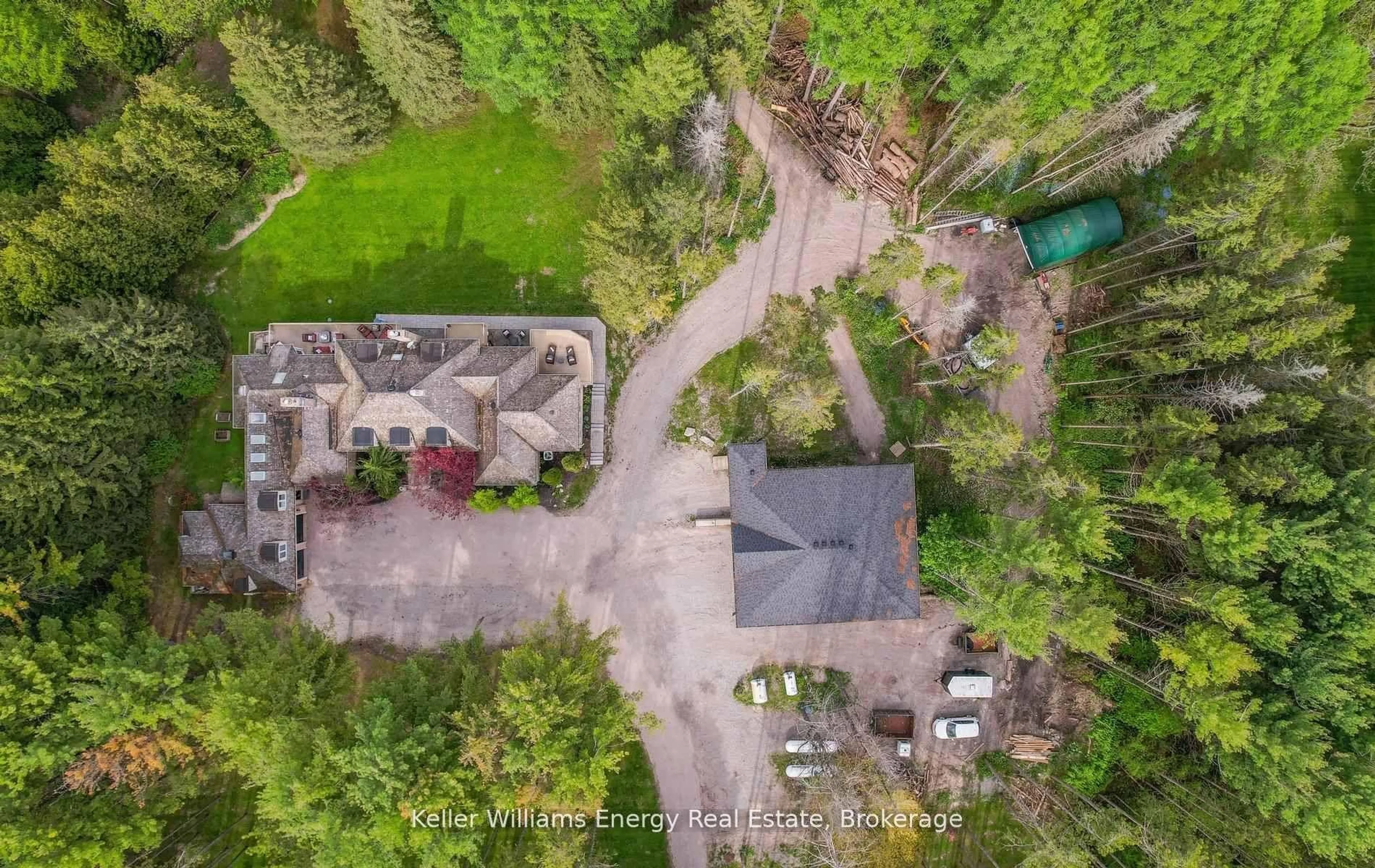 A pic from outside/outdoor area/front of a property/back of a property/a pic from drone, unknown for 7925 Cedarbrook Tr, Whitby Ontario L1M 1L9