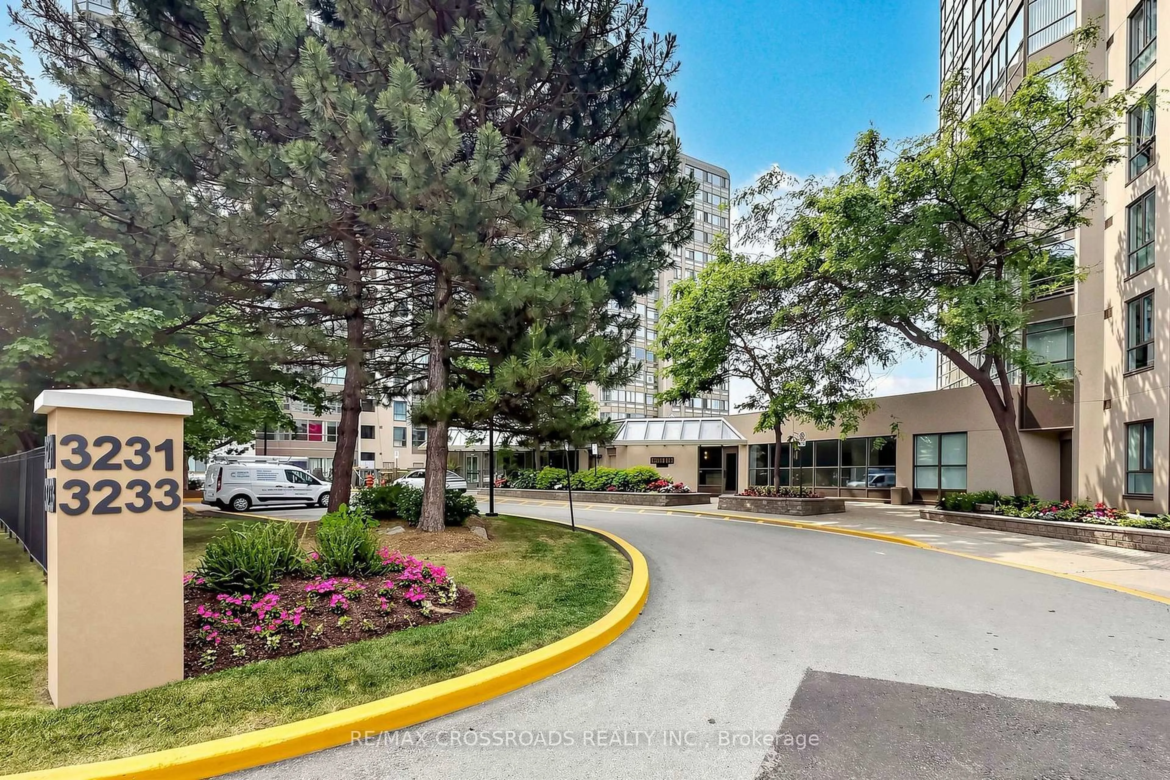 Patio, street for 3233 Eglinton Ave #511, Toronto Ontario M1J 3N6