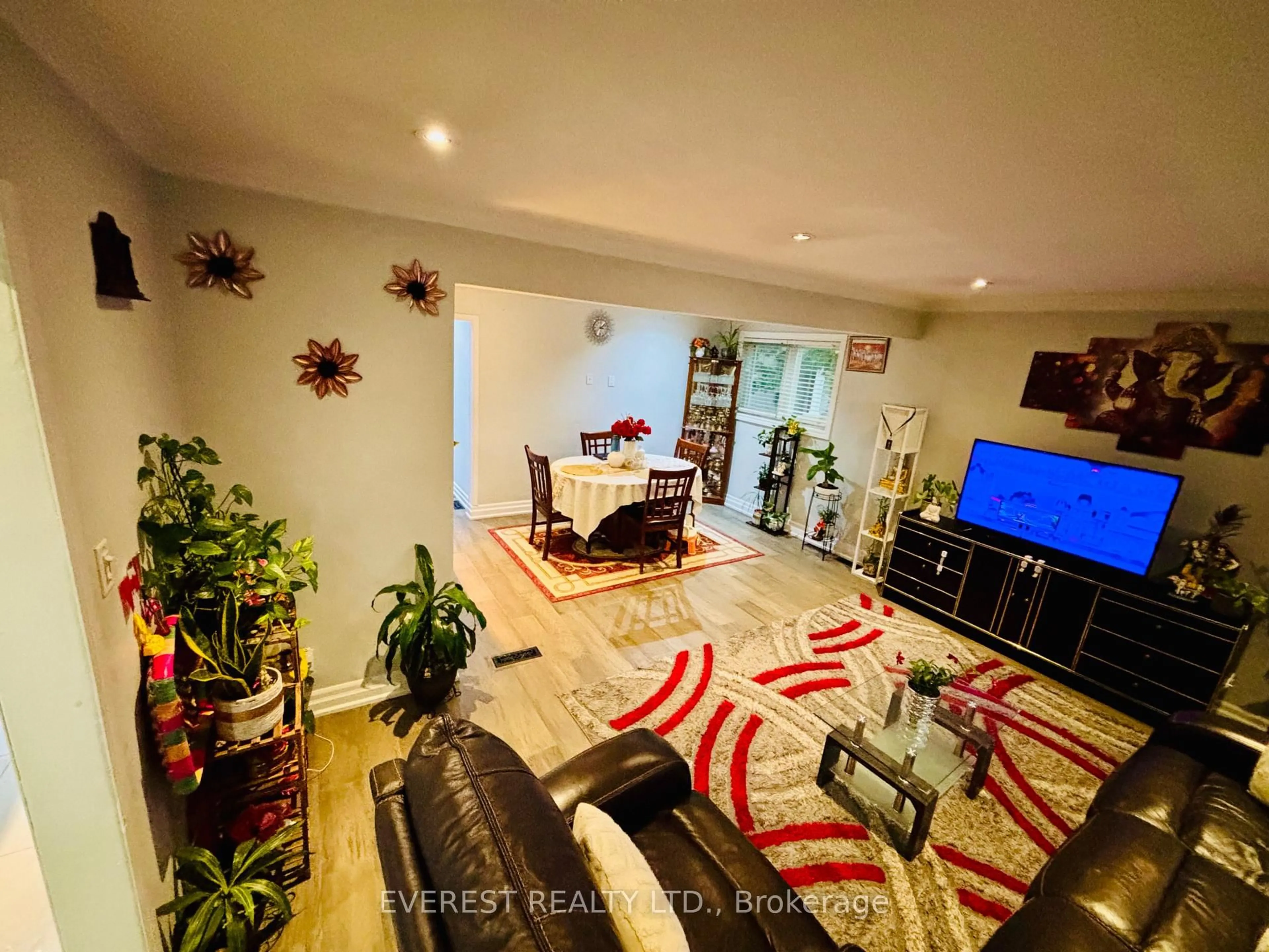 Living room with furniture, unknown for 130 Portsdown Rd, Toronto Ontario M1P 1V5
