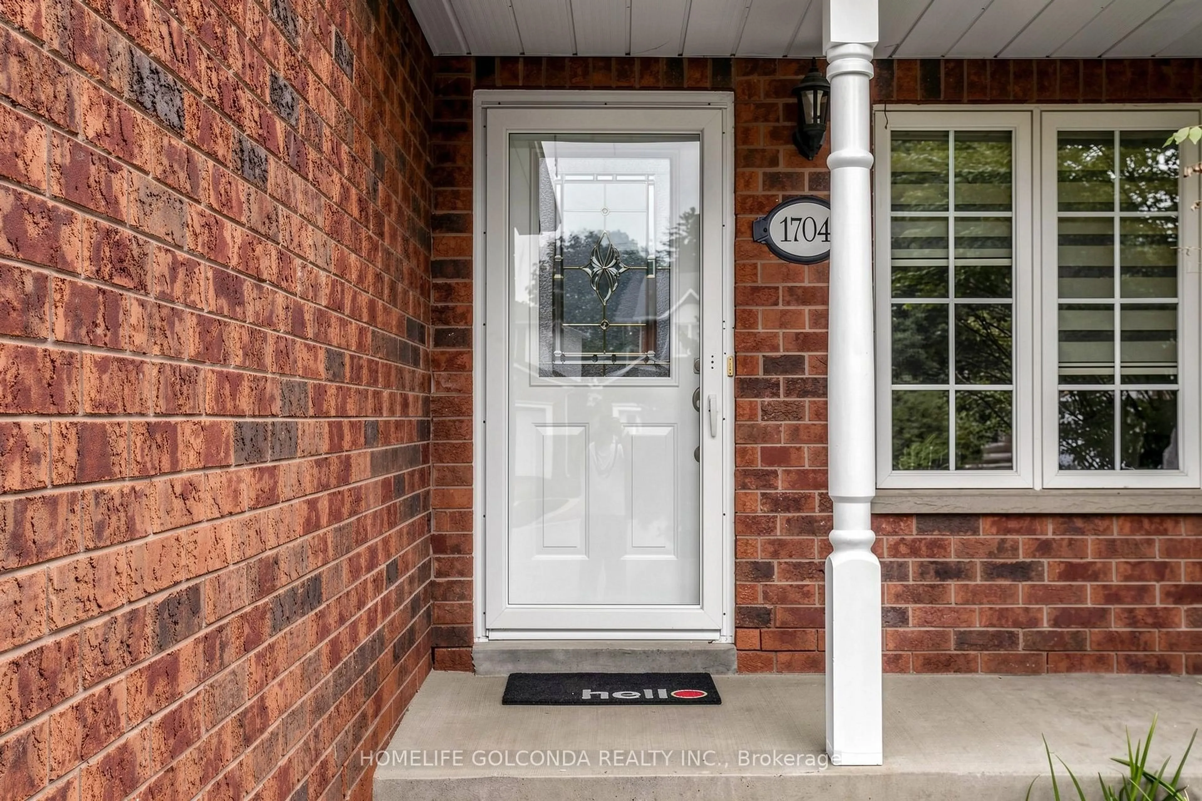 Indoor entryway for 1704 Canadore Cres, Oshawa Ontario L1G 8A7