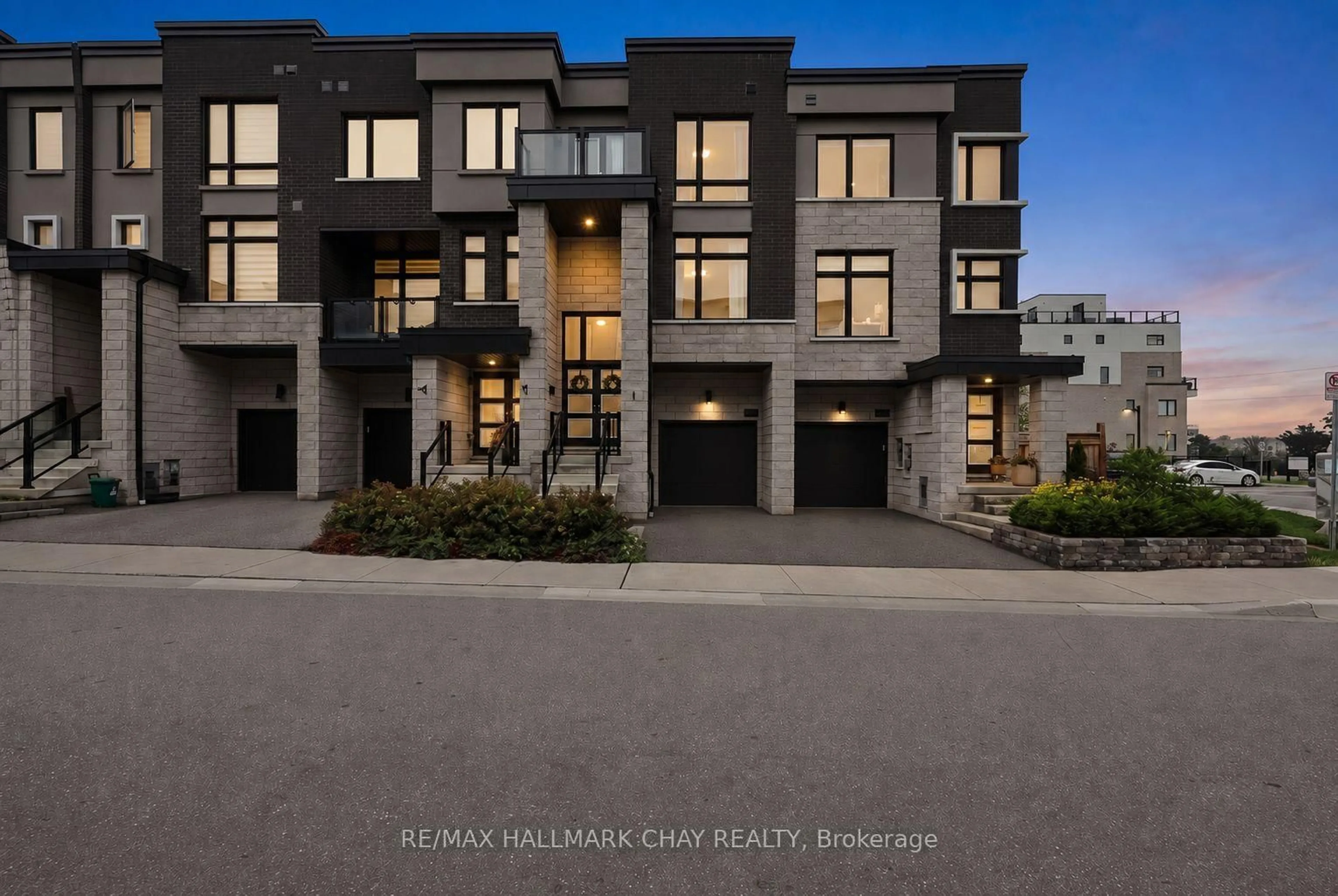 Unknown for 2526 Castlegate Crossing, Pickering Ontario L1X 0H6