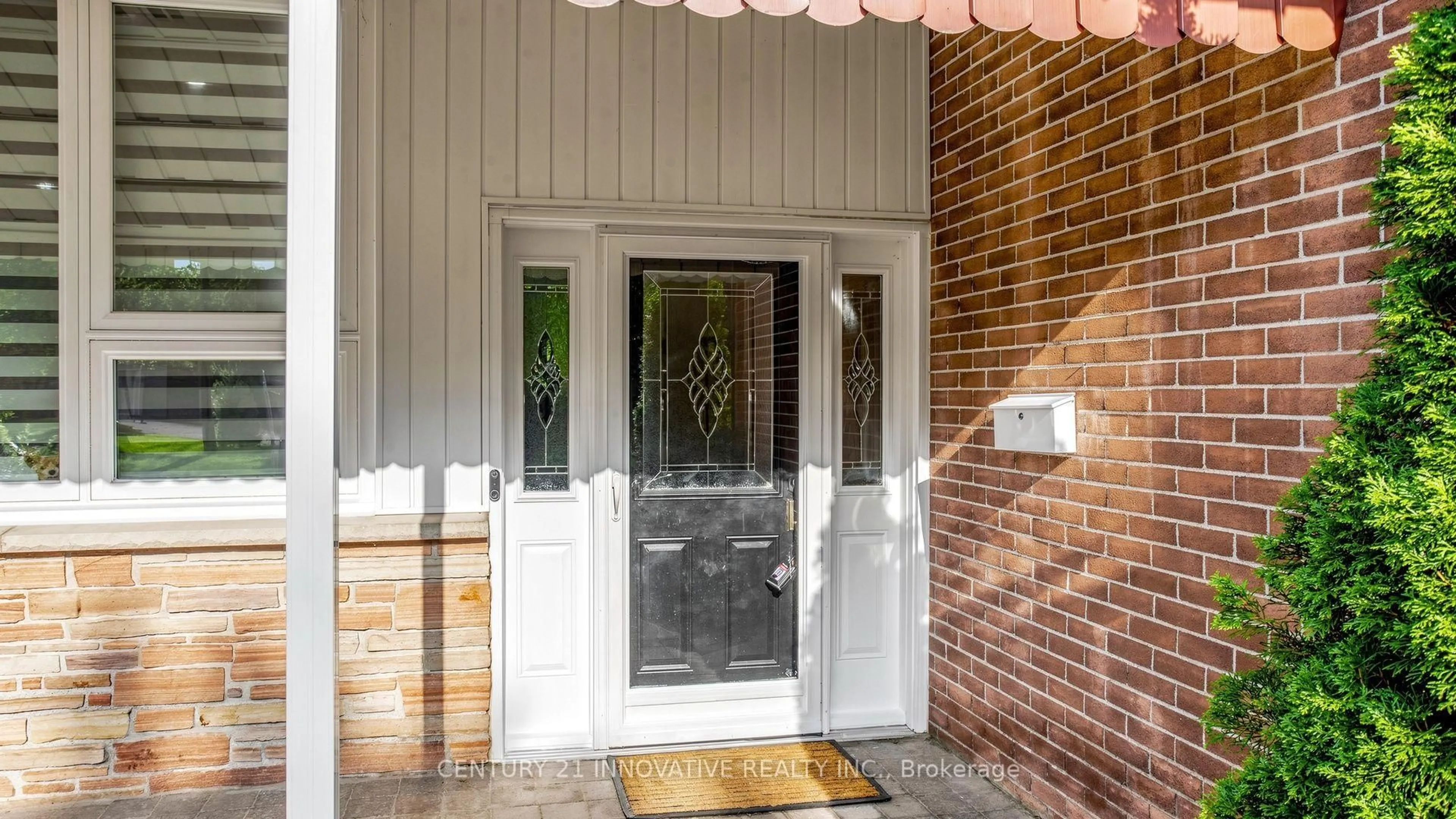 Indoor entryway for 161 Heather Crt, Oshawa Ontario L1G 6M2