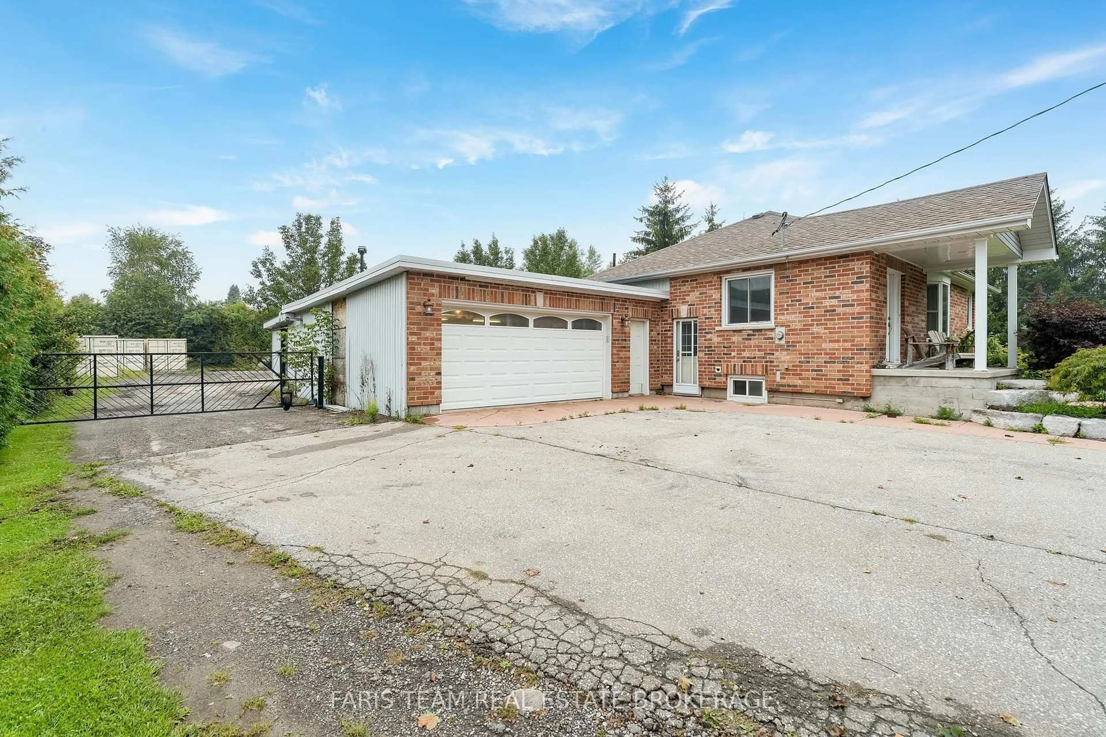 A pic from outside/outdoor area/front of a property/back of a property/a pic from drone, street for 2656 Rundle Rd, Clarington Ontario L1C 6Y1