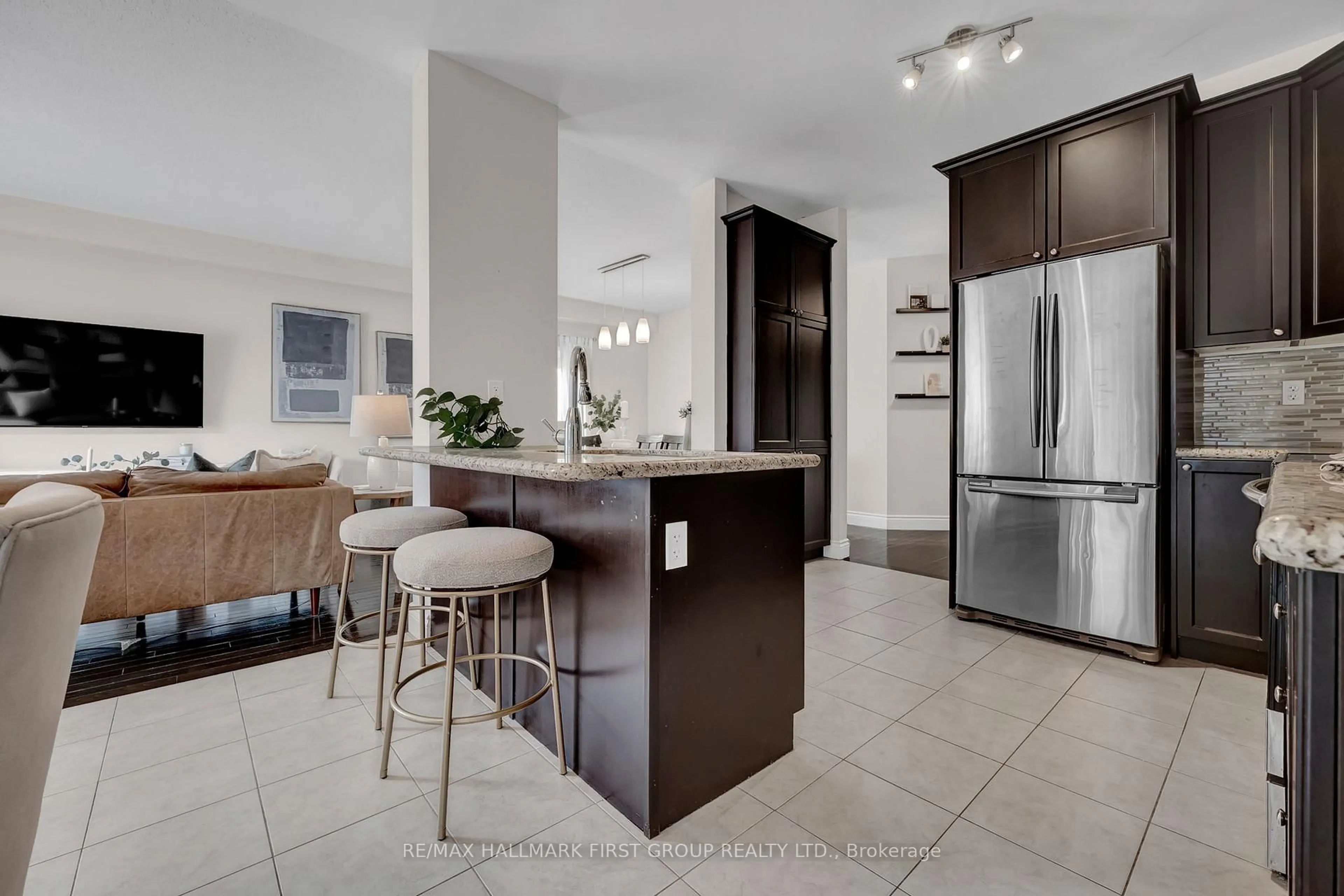 Open concept kitchen, ceramic/tile floor for 122 Buttonshaw St, Clarington Ontario L1C 0J7