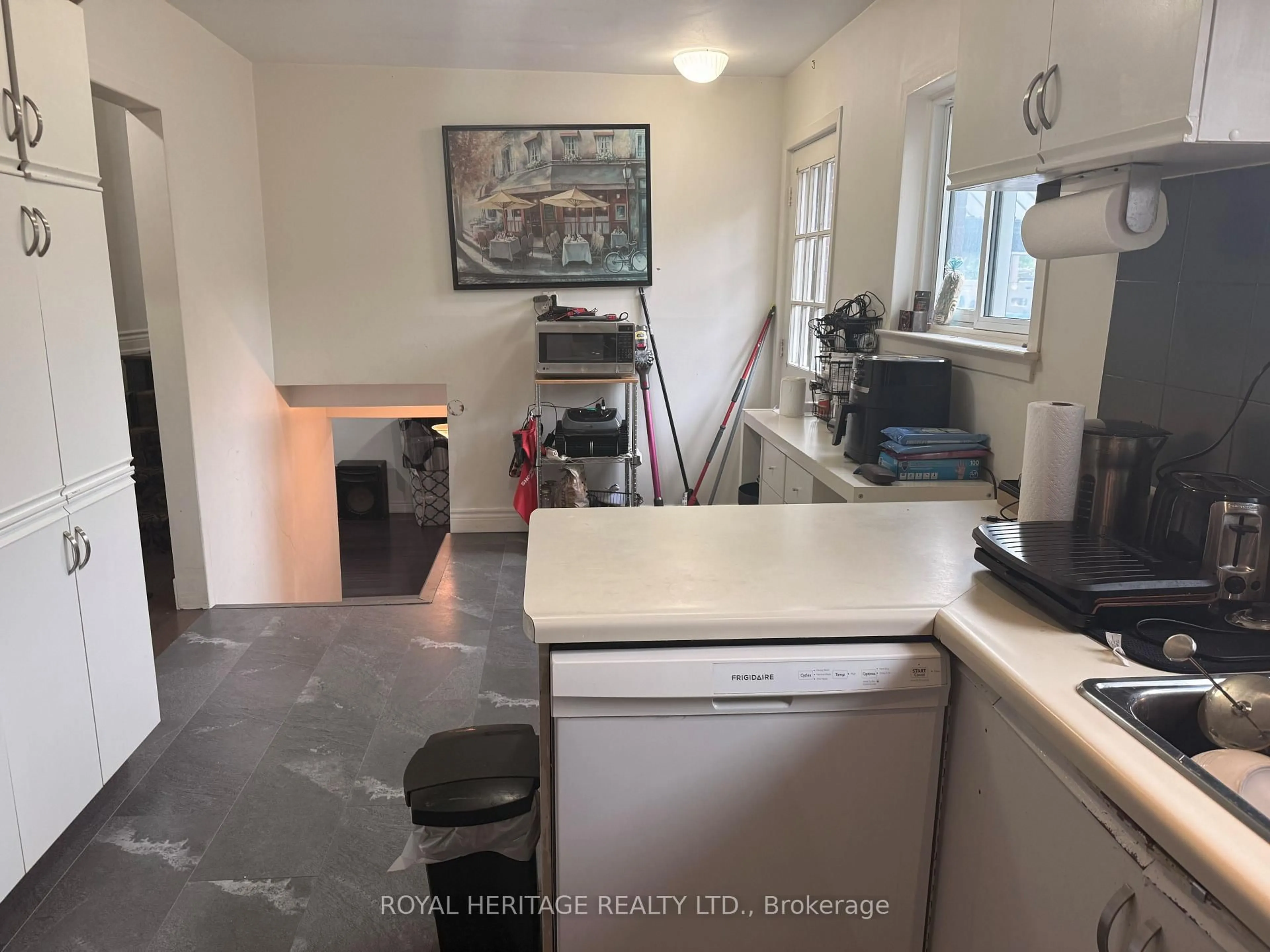 Unknown for 1402 Fordon Ave, Pickering Ontario L1W 1J9