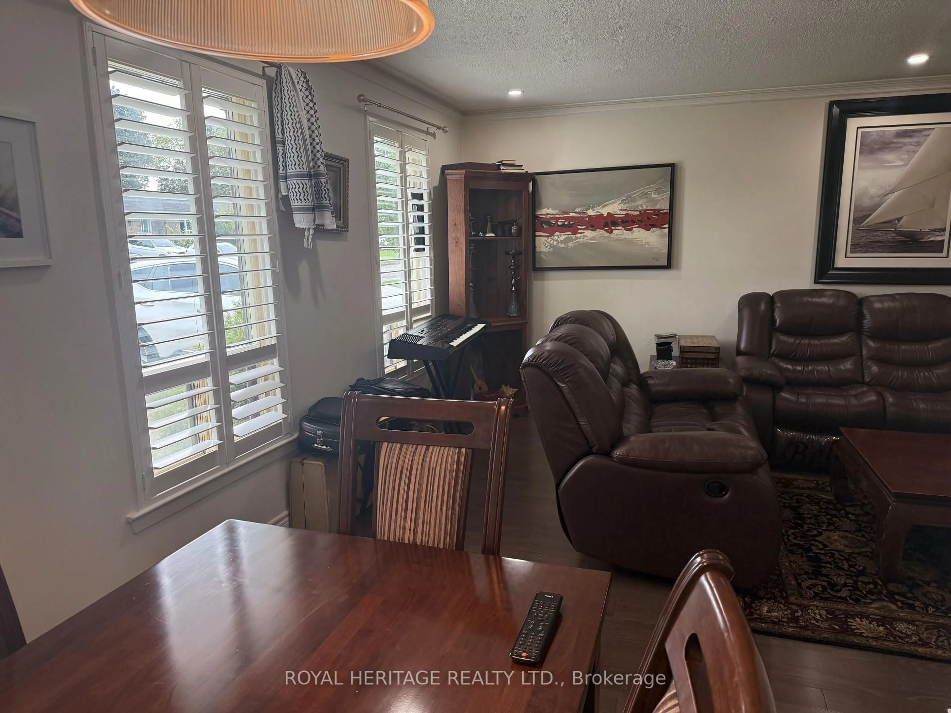 A pic of a room for 1402 Fordon Ave, Pickering Ontario L1W 1J9