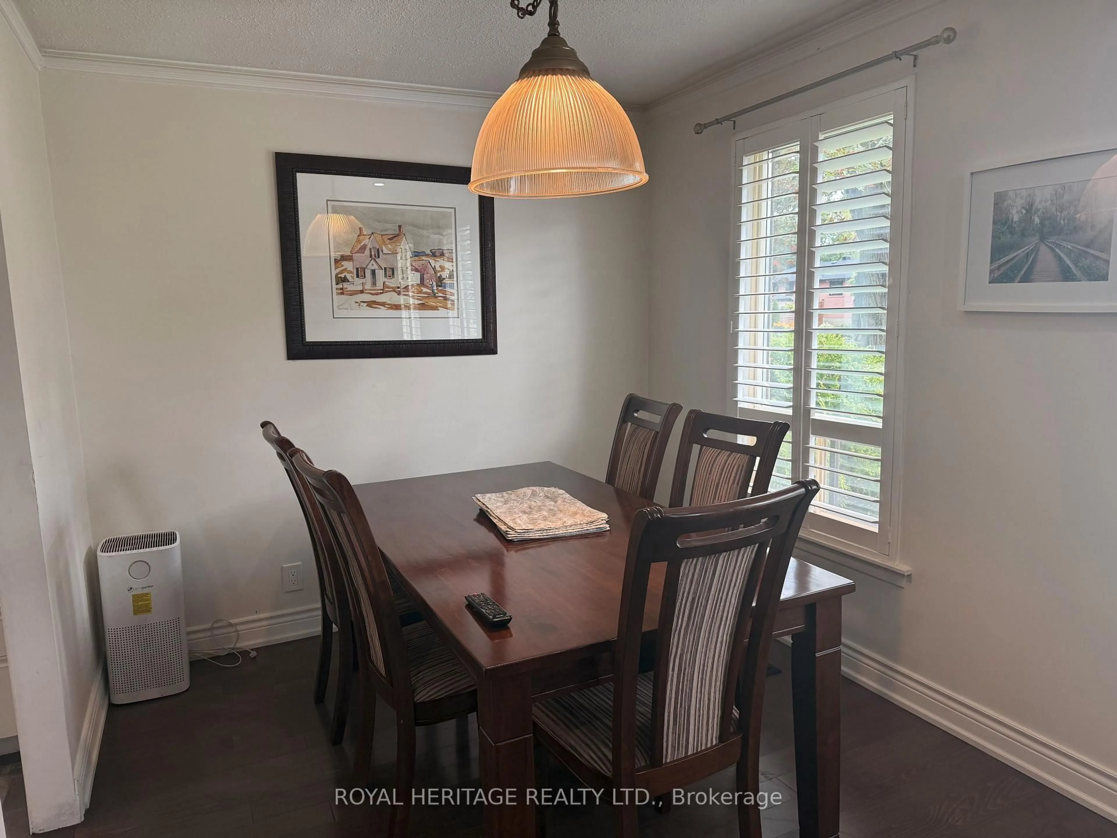 Dining room, wood/laminate floor for 1402 Fordon Ave, Pickering Ontario L1W 1J9