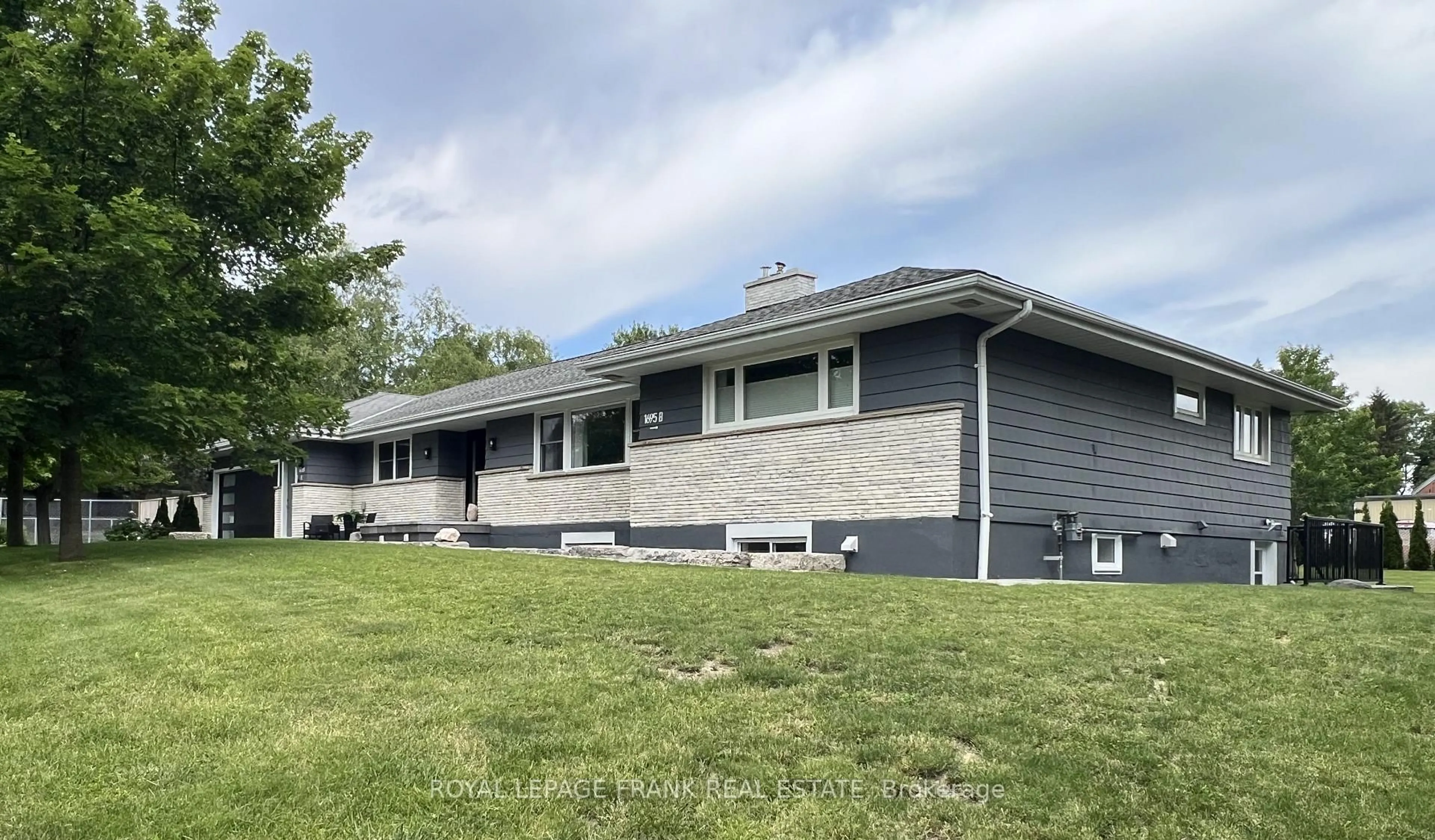 Home with vinyl exterior material, unknown for 1695 Scugog St, Scugog Ontario L9L 1K3