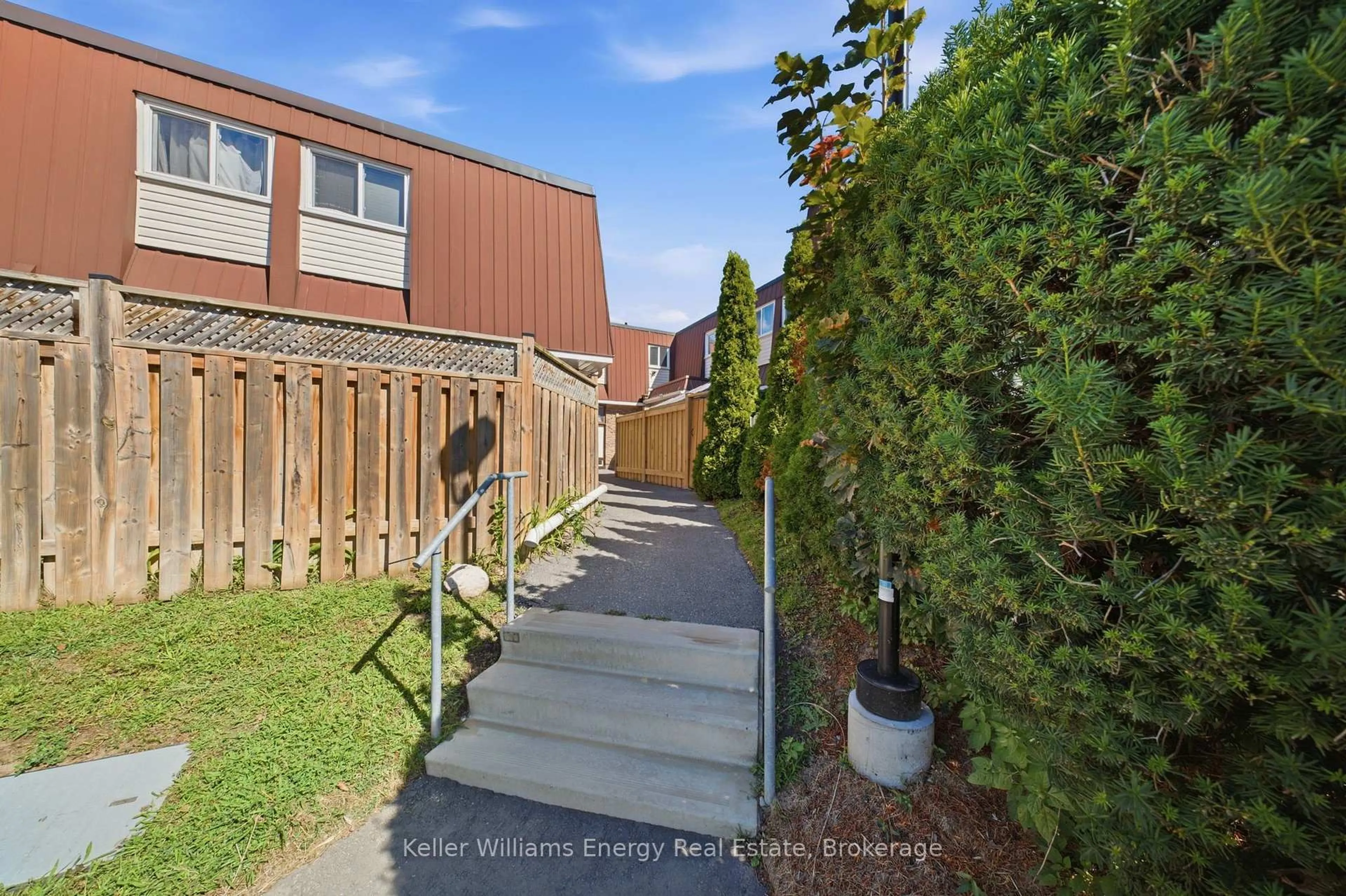 A pic from outside/outdoor area/front of a property/back of a property/a pic from drone, street for 1333 Mary St #58, Oshawa Ontario L1G 6Z3