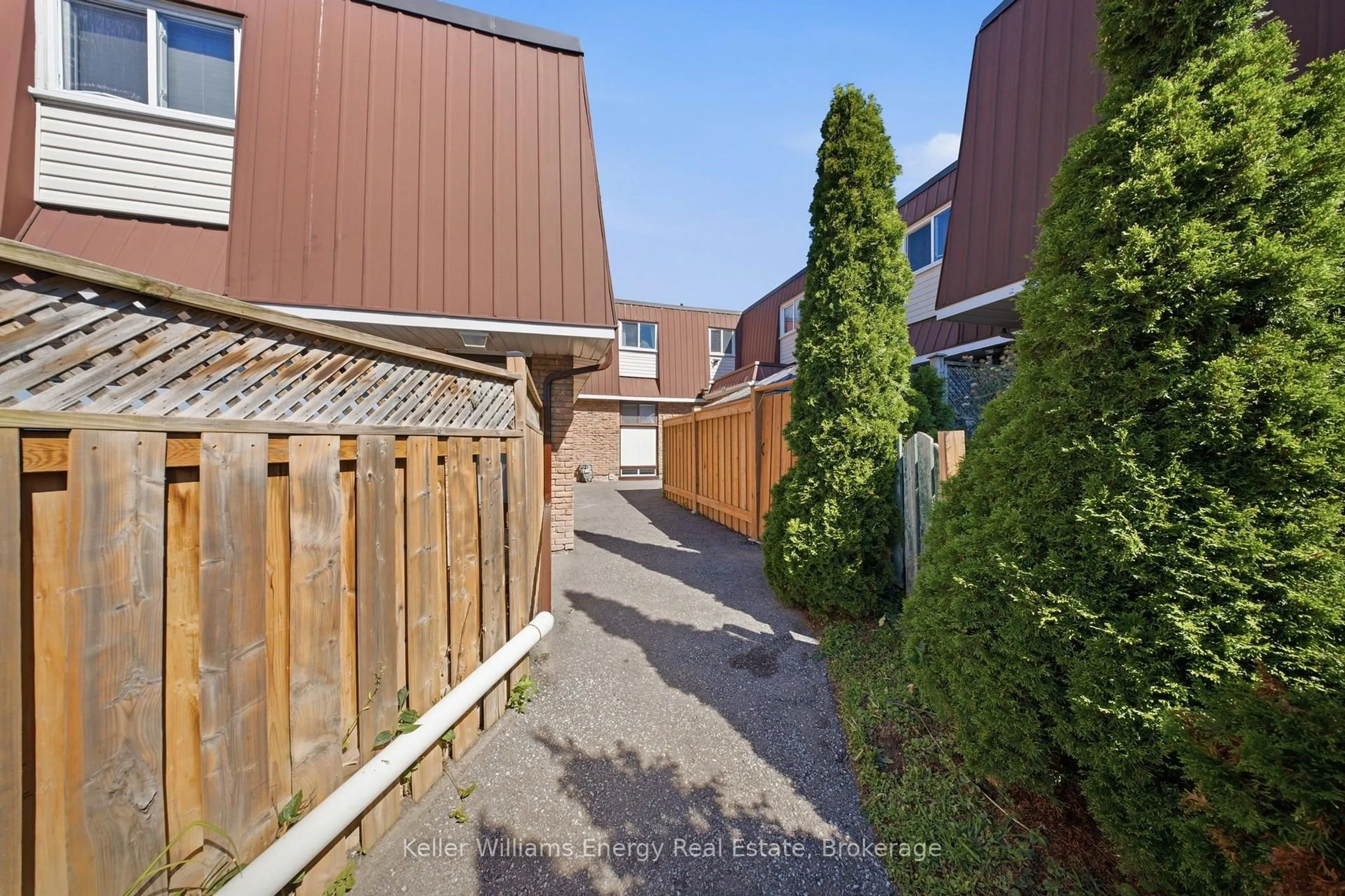 Patio, street for 1333 Mary St #58, Oshawa Ontario L1G 6Z3