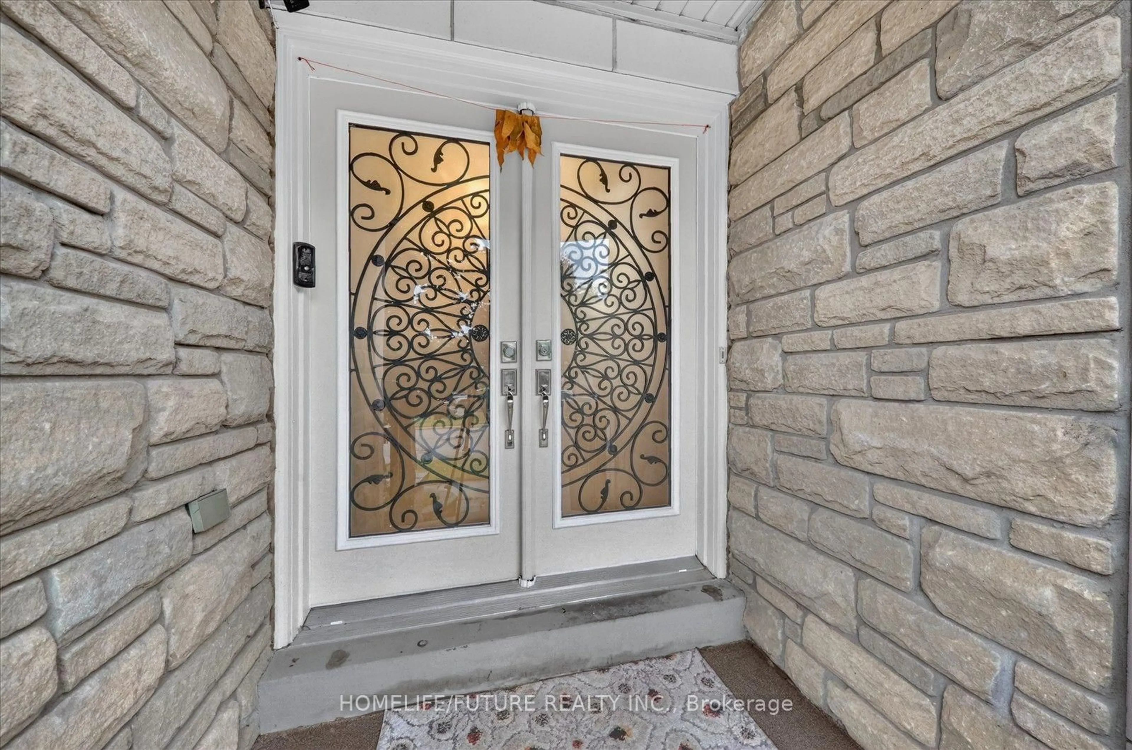 Indoor entryway for 6 Dolby Cres, Ajax Ontario L1Z 0E1