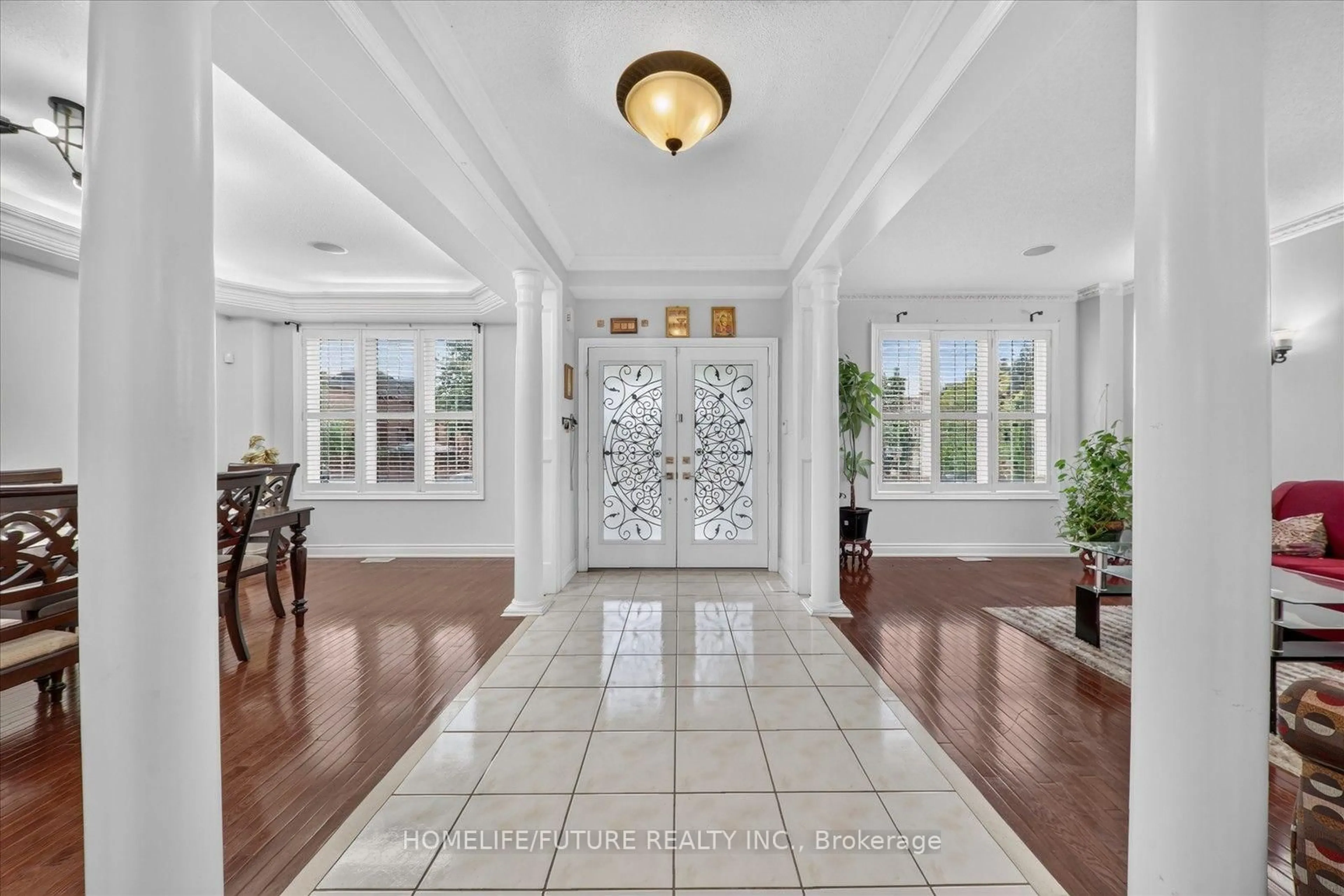 Indoor foyer for 6 Dolby Cres, Ajax Ontario L1Z 0E1