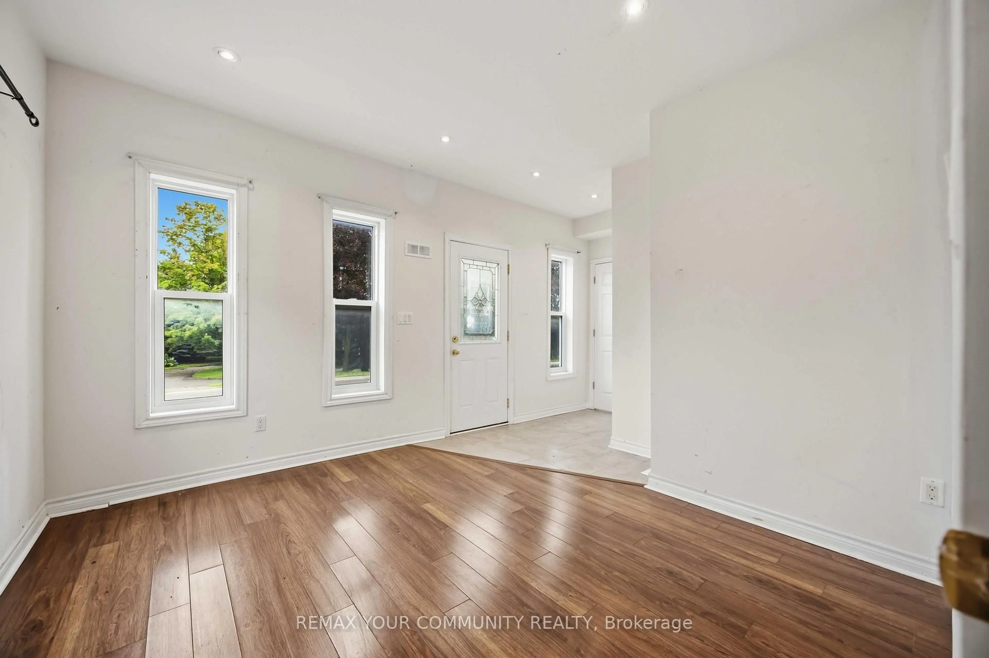 Indoor entryway for 4973 Old Brock Rd, Pickering Ontario L1Y 1B1