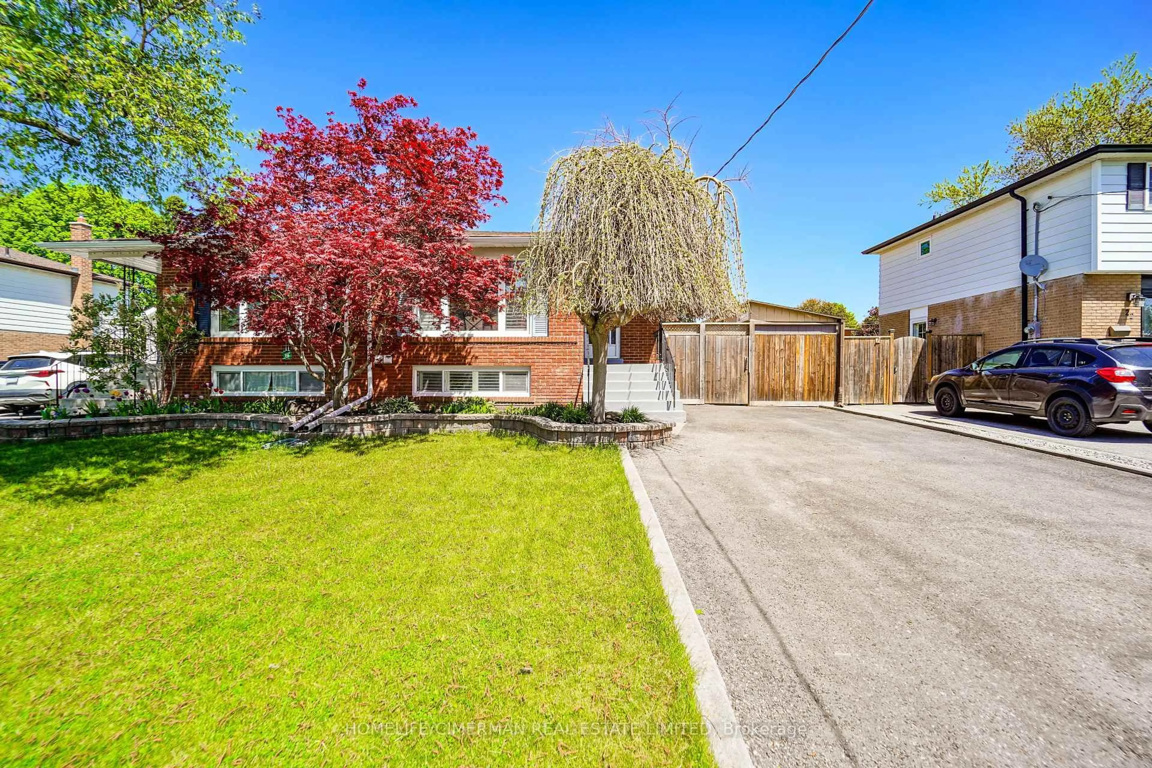 A pic from outside/outdoor area/front of a property/back of a property/a pic from drone, street for 20 Lawrence Cres, Clarington Ontario L1C 1J4