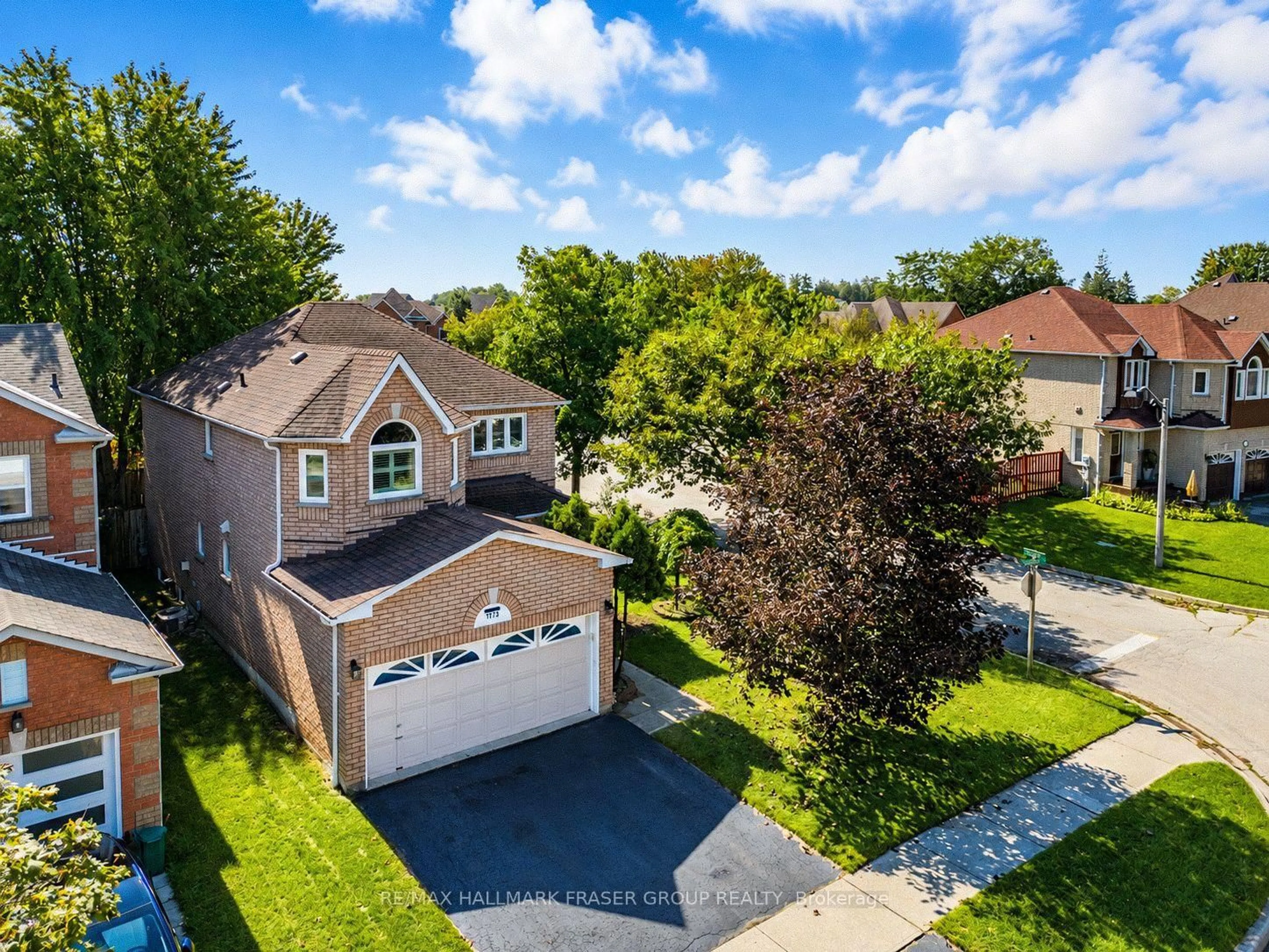 A pic from outside/outdoor area/front of a property/back of a property/a pic from drone, street for 1473 Sandhurst Cres, Pickering Ontario L1V 6Y7