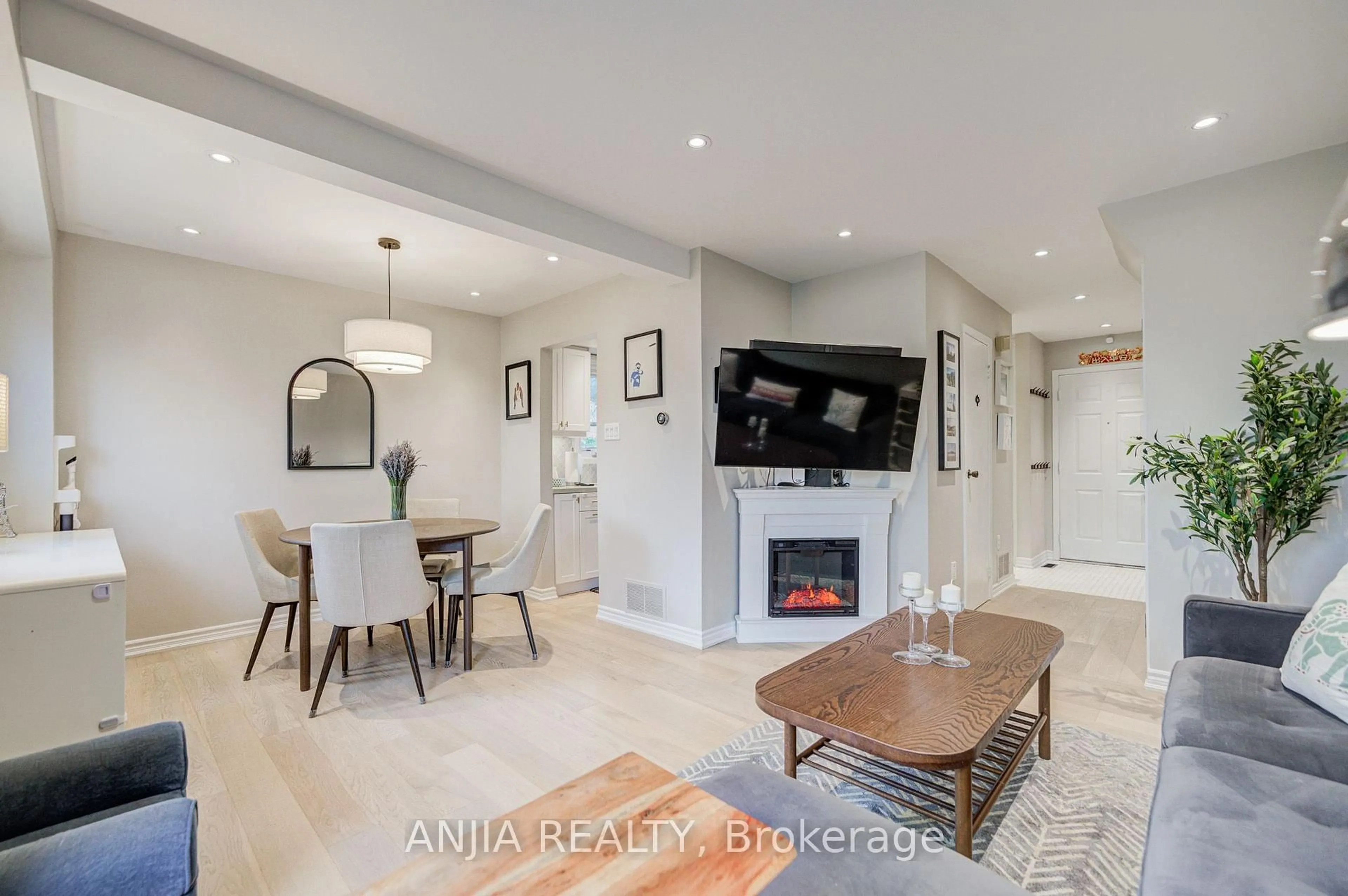 Unknown for 8 Maresfield Dr, Toronto Ontario M1V 2X1