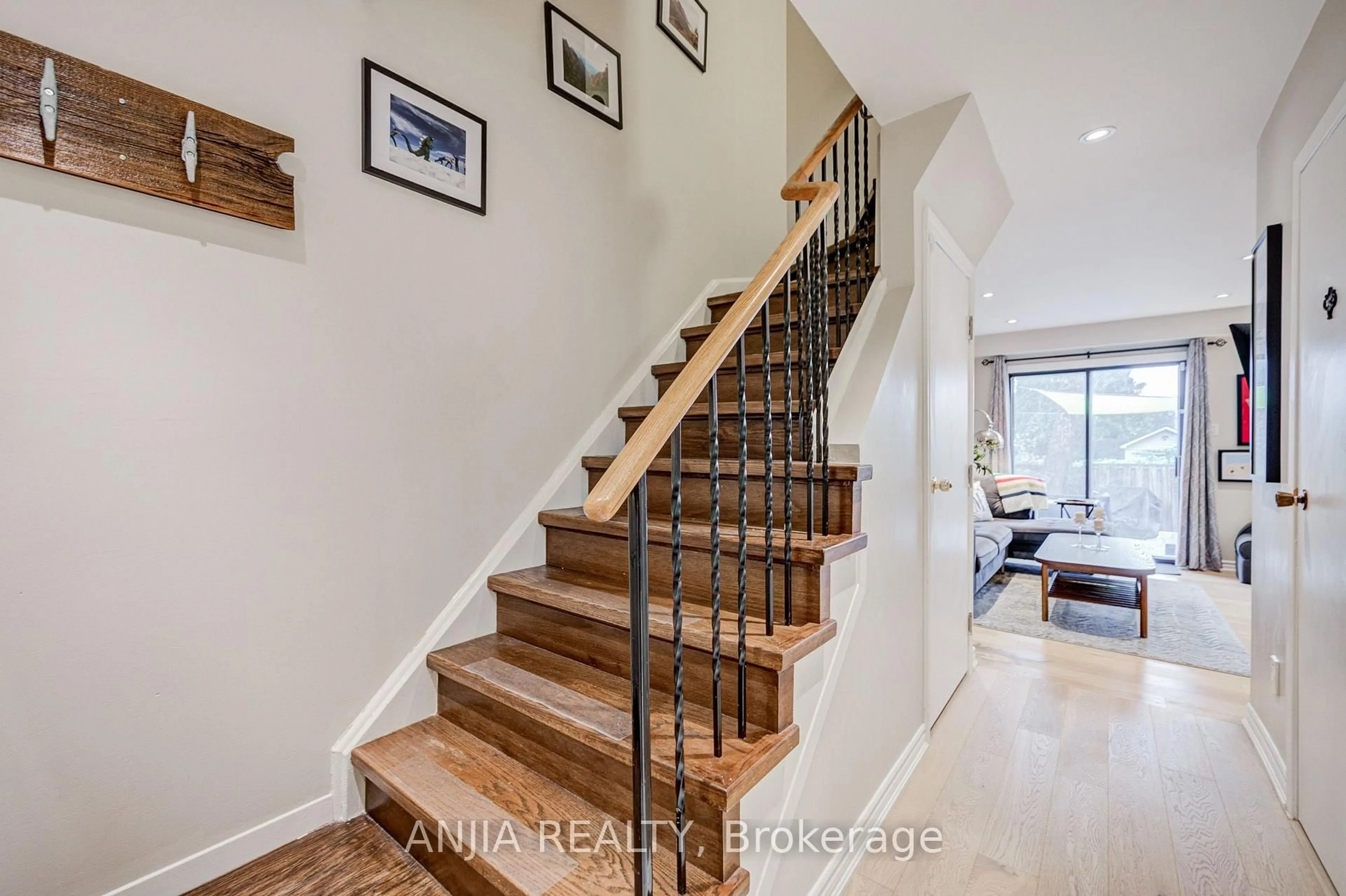 Unknown for 8 Maresfield Dr, Toronto Ontario M1V 2X1