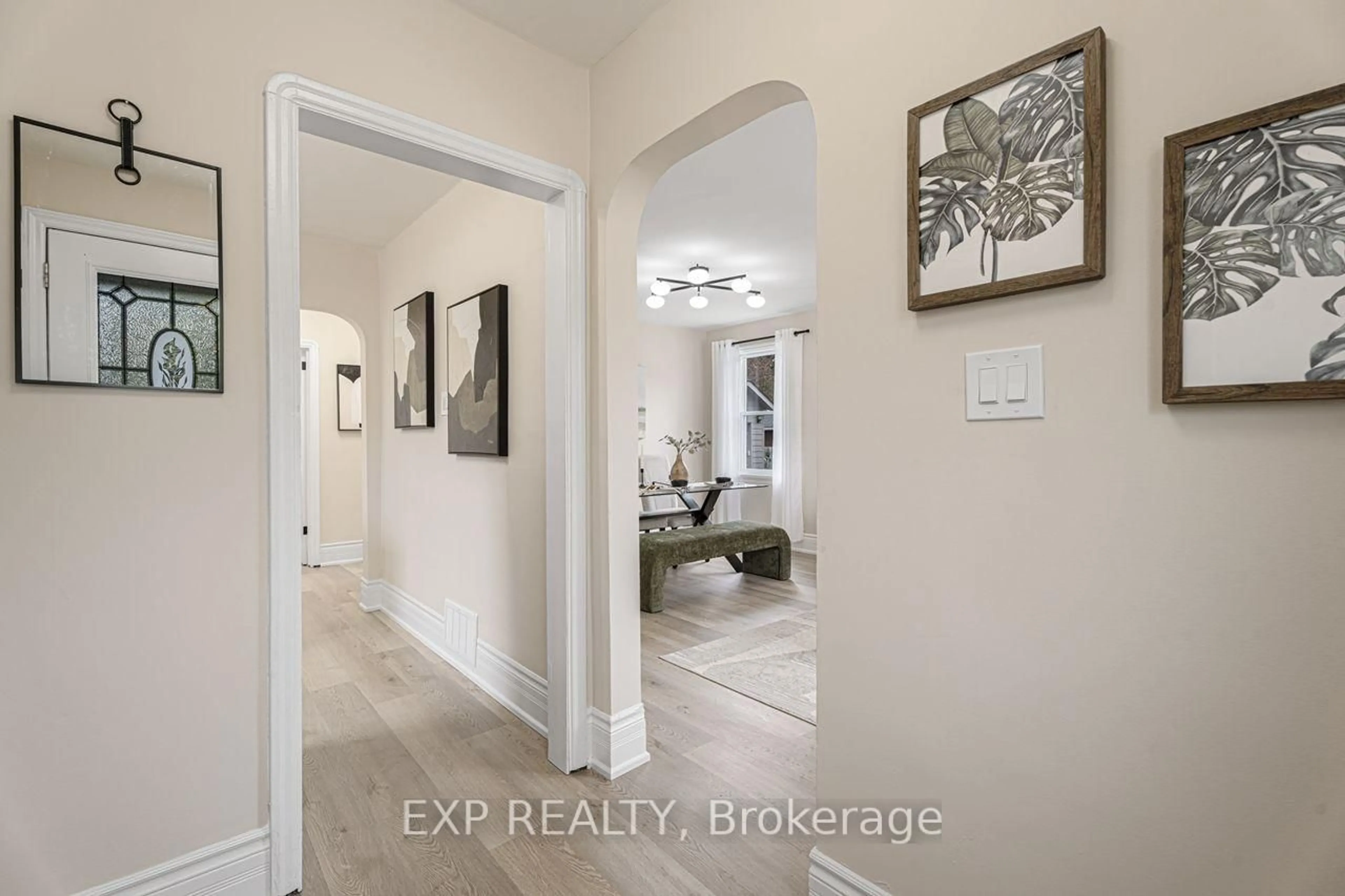 Indoor entryway for 858 Grierson St, Oshawa Ontario L1G 5J9