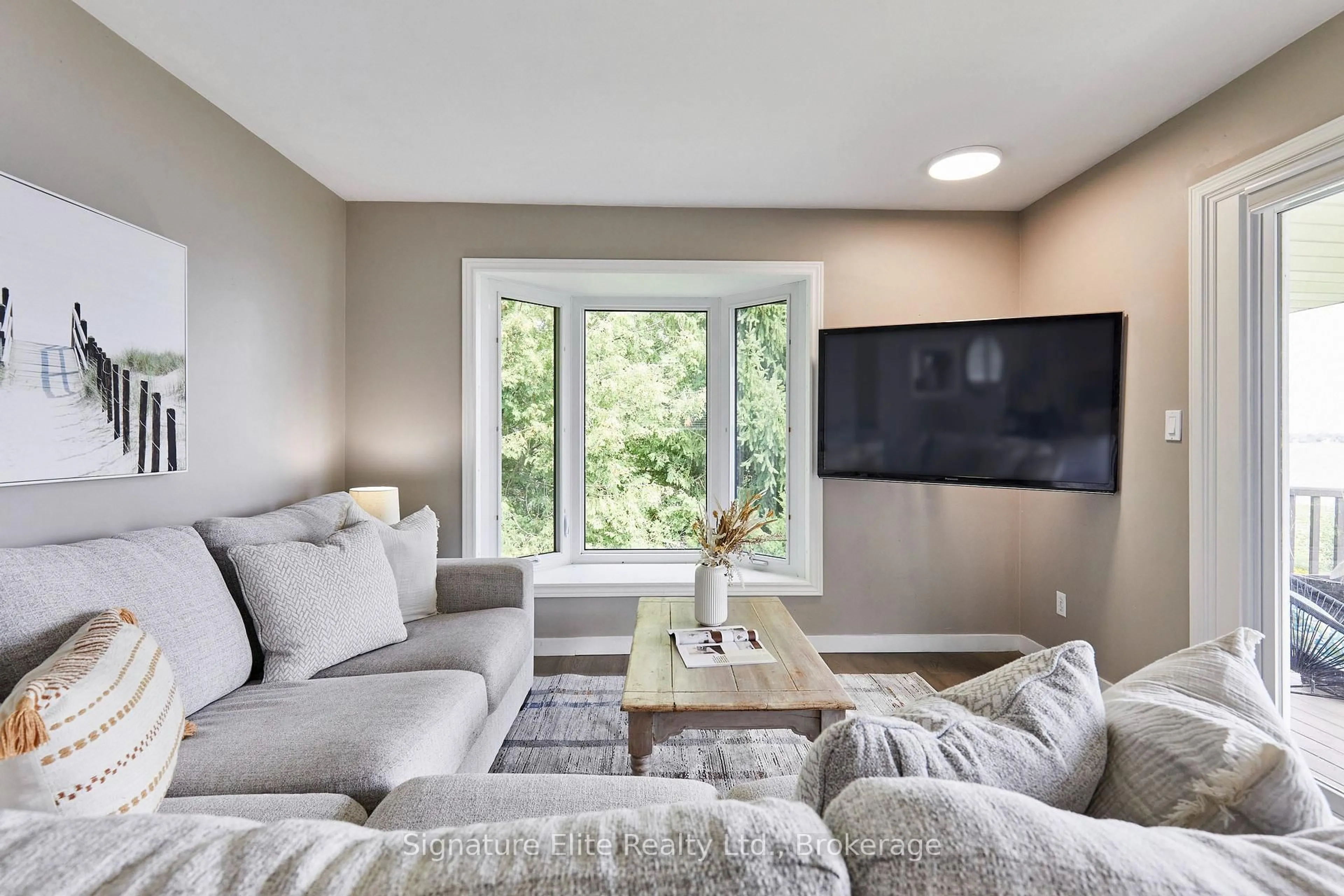 Living room with furniture, unknown for 56 Pine Point Lane, Scugog Ontario L9L 1B4