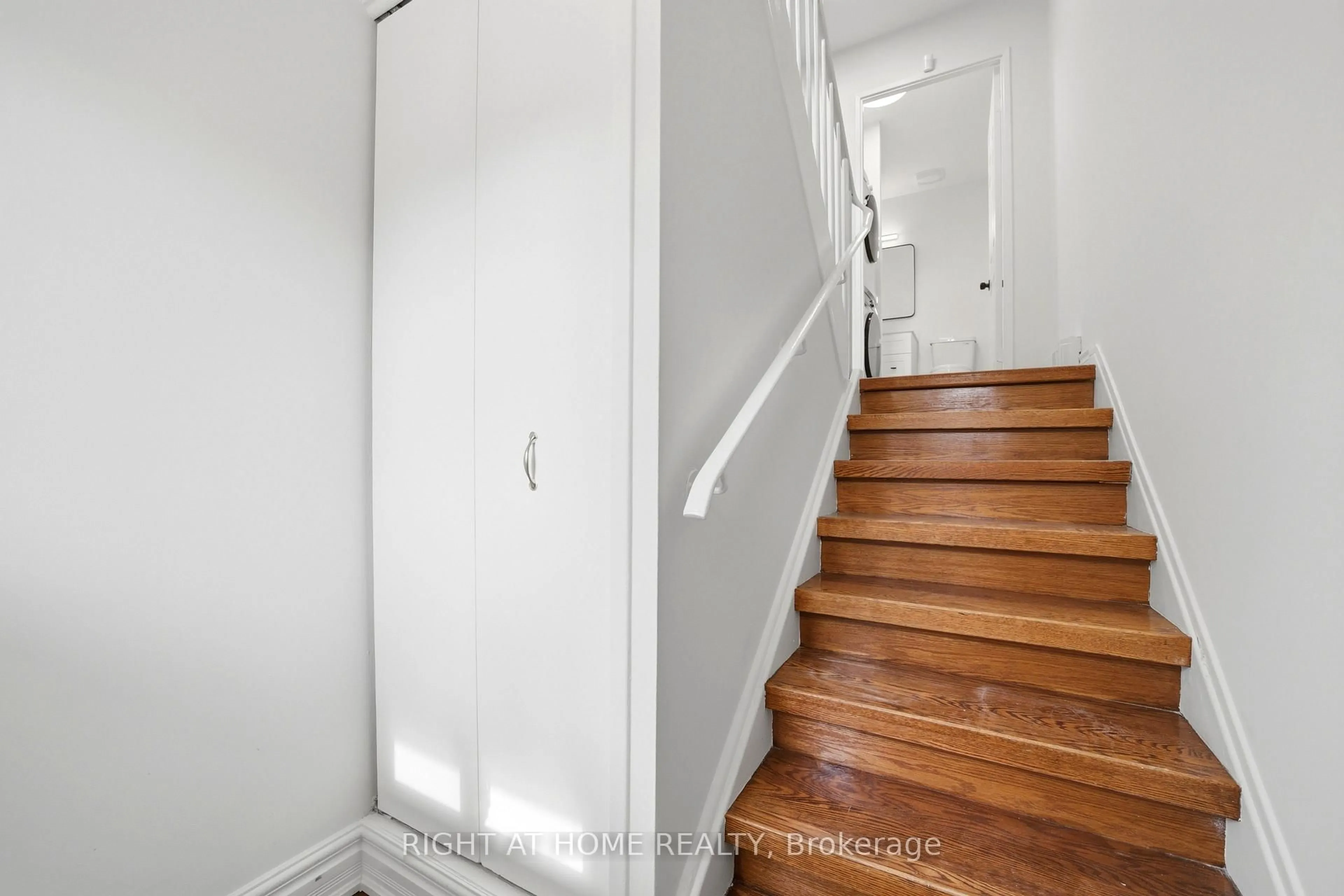 Stairs for 91 Muir Dr #66, Toronto Ontario M1M 3T7