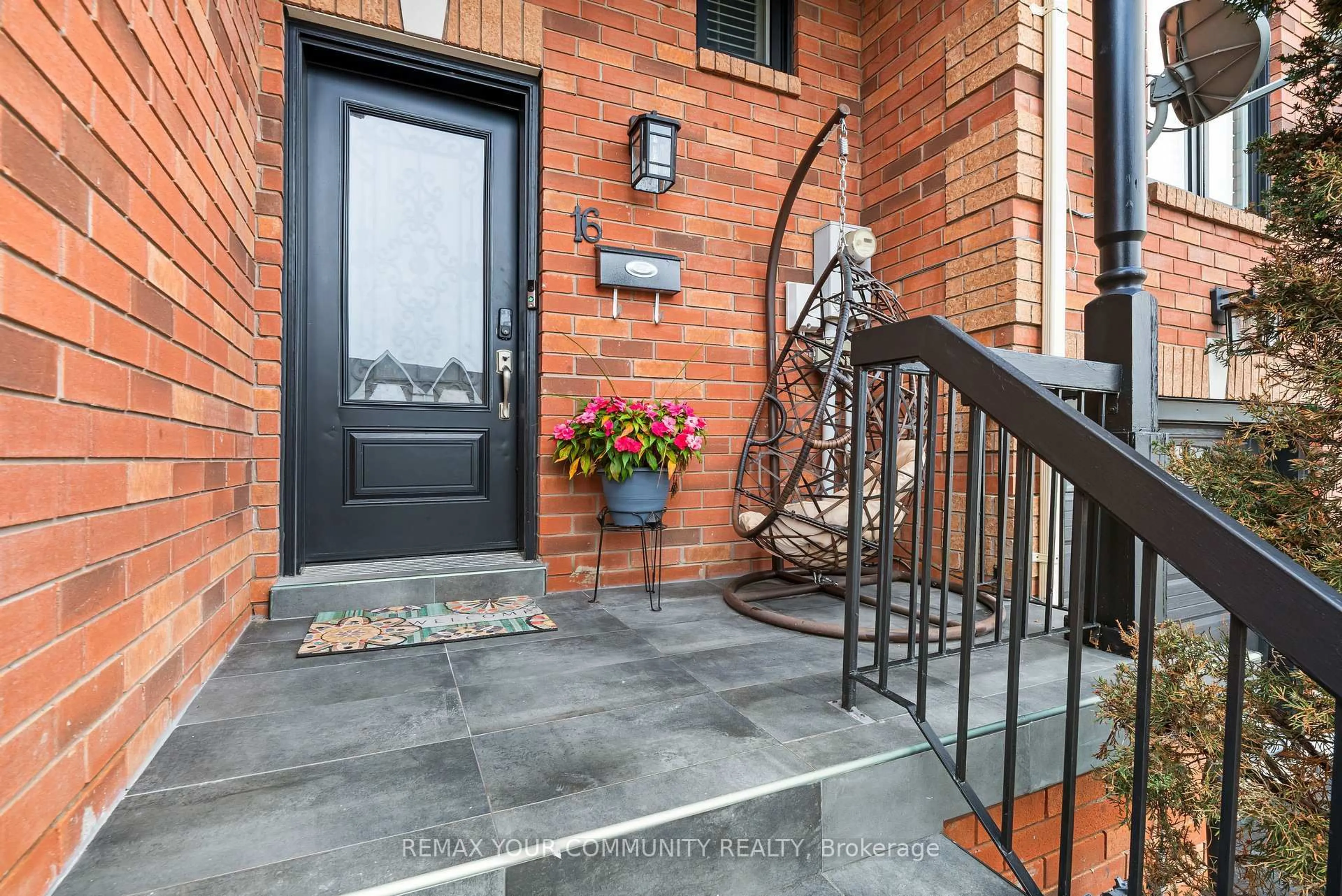 Indoor entryway for 16 Smales Dr, Ajax Ontario L1Z 1G5