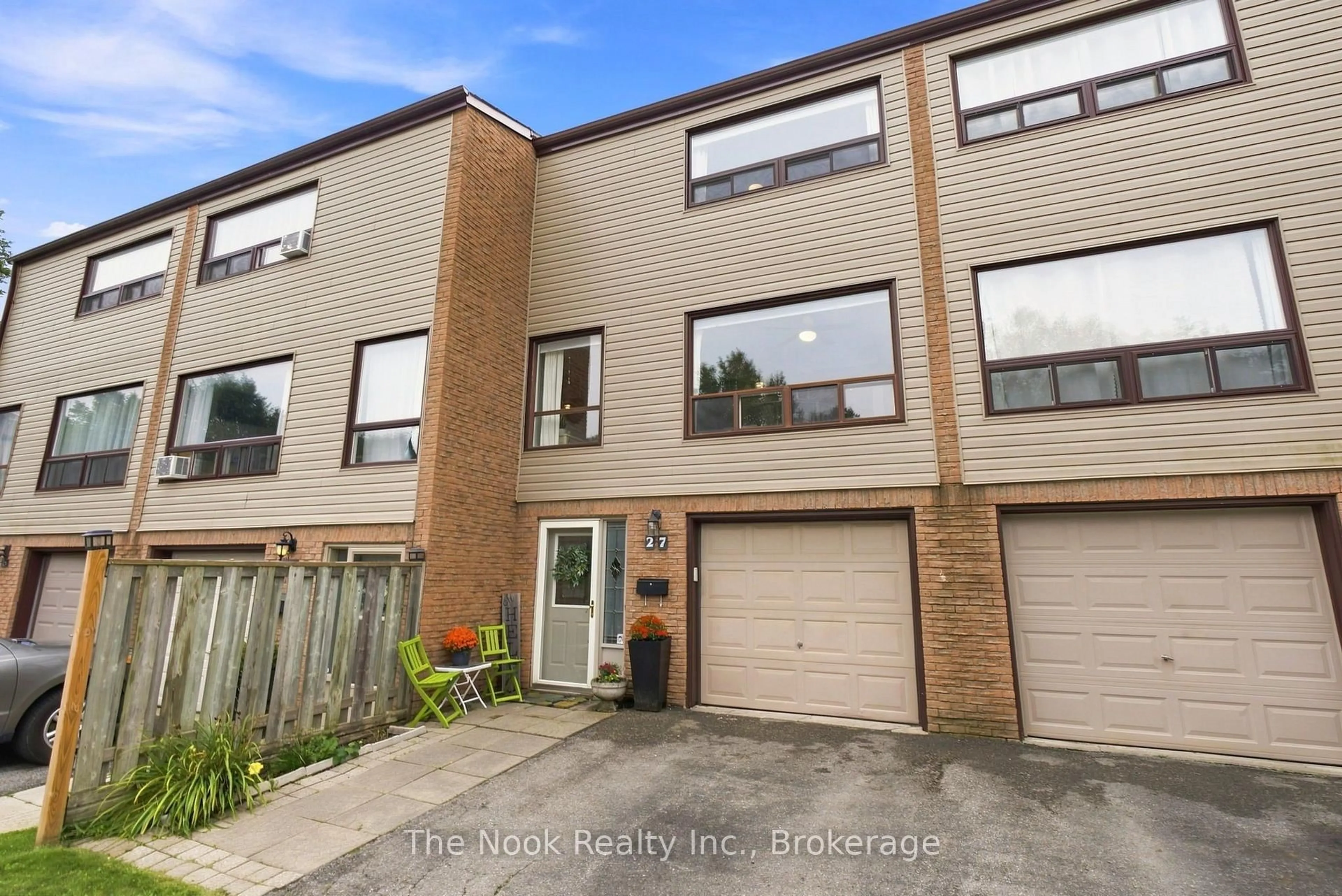 A pic from outside/outdoor area/front of a property/back of a property/a pic from drone, street for 27 The Bridle Path, Clarington Ontario L1C 3W1