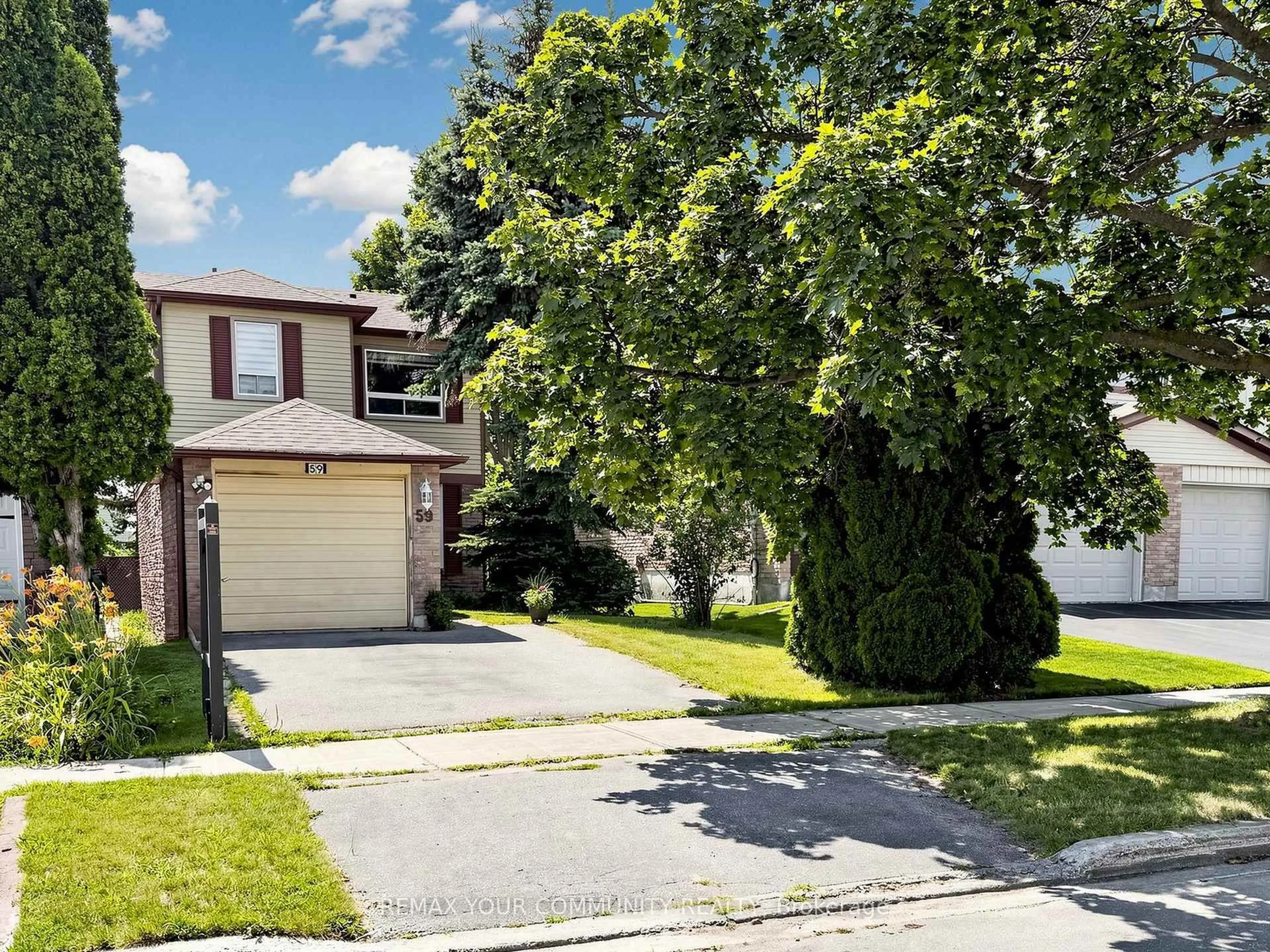 Home with vinyl exterior material, street for 59 Valley Stream Dr, Toronto Ontario M1V 2A4