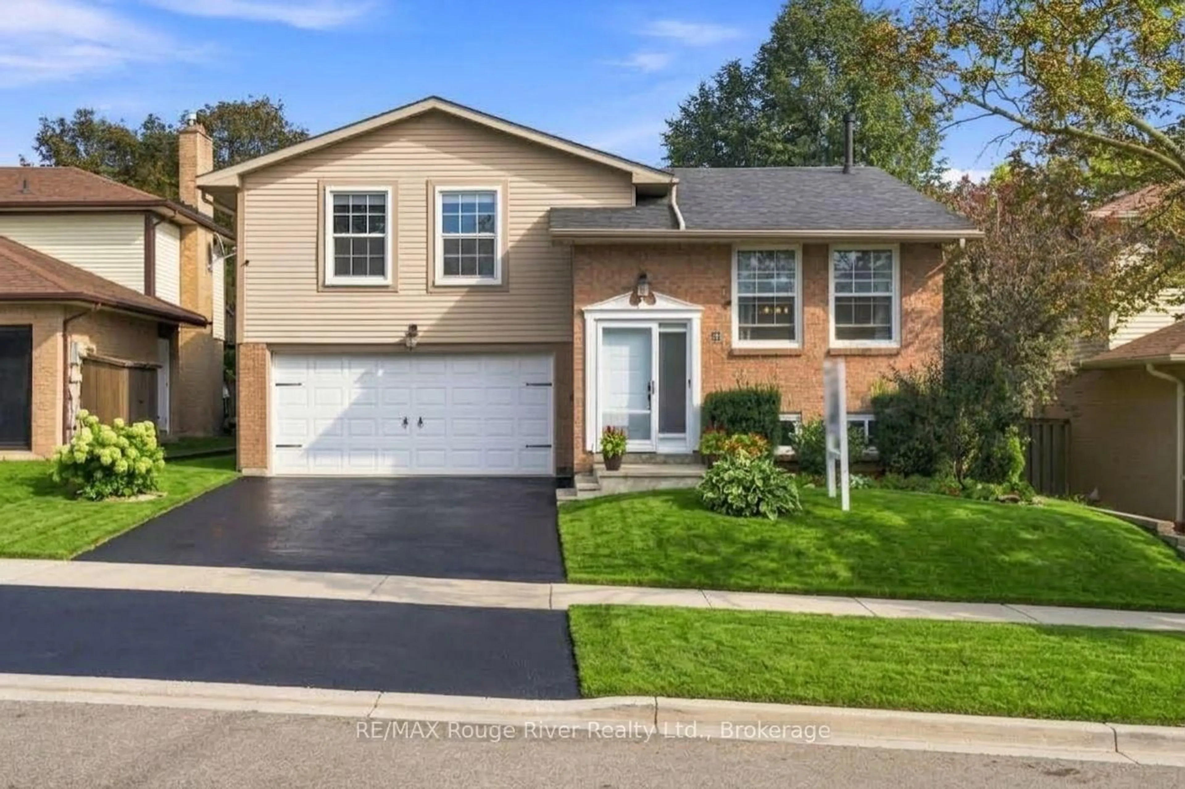 Home with vinyl exterior material, street for 117 Pine Hills Rd, Whitby Ontario L1N 6N9