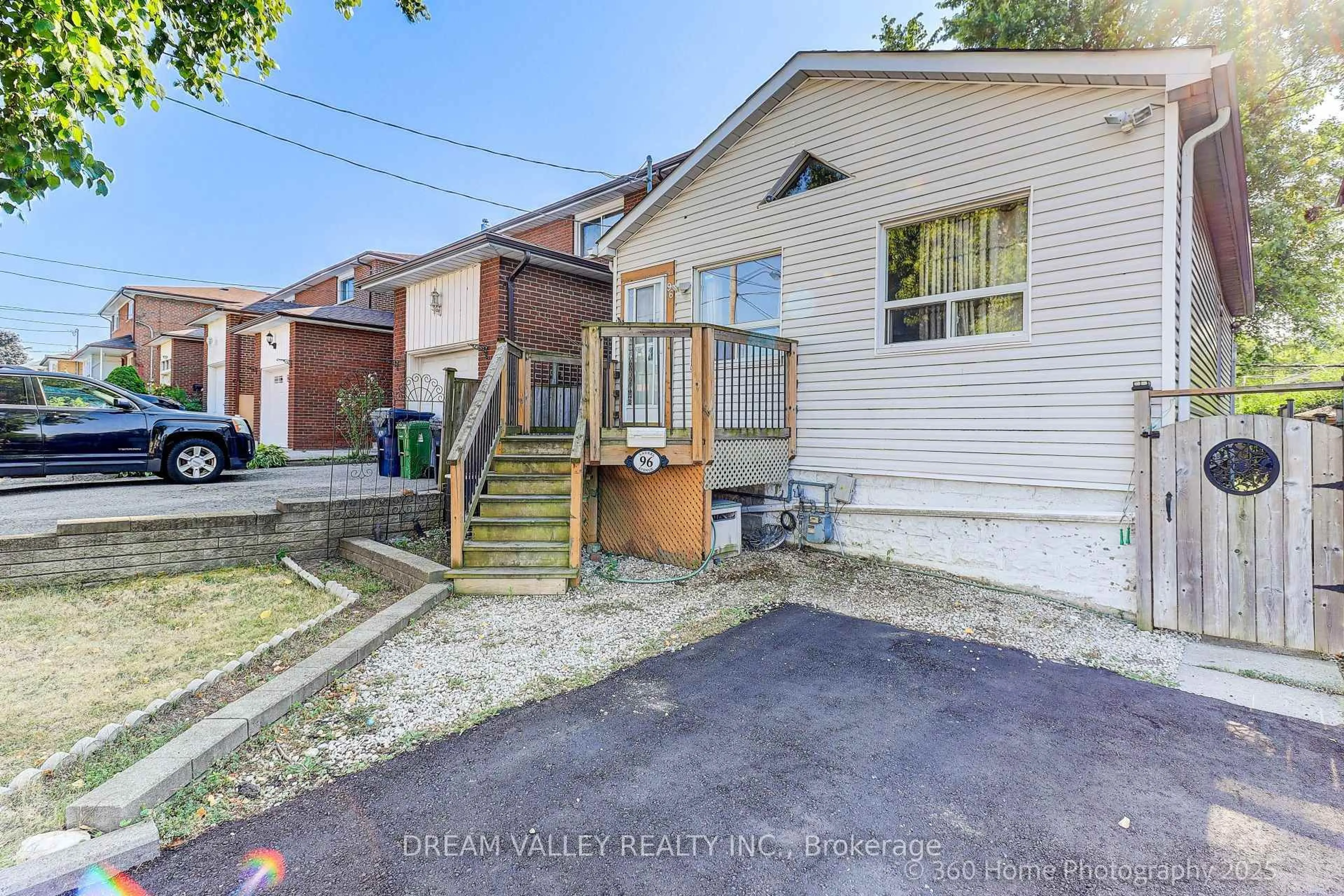 A pic from outside/outdoor area/front of a property/back of a property/a pic from drone, street for 96 Laurel Ave, Toronto Ontario M1K 3J9