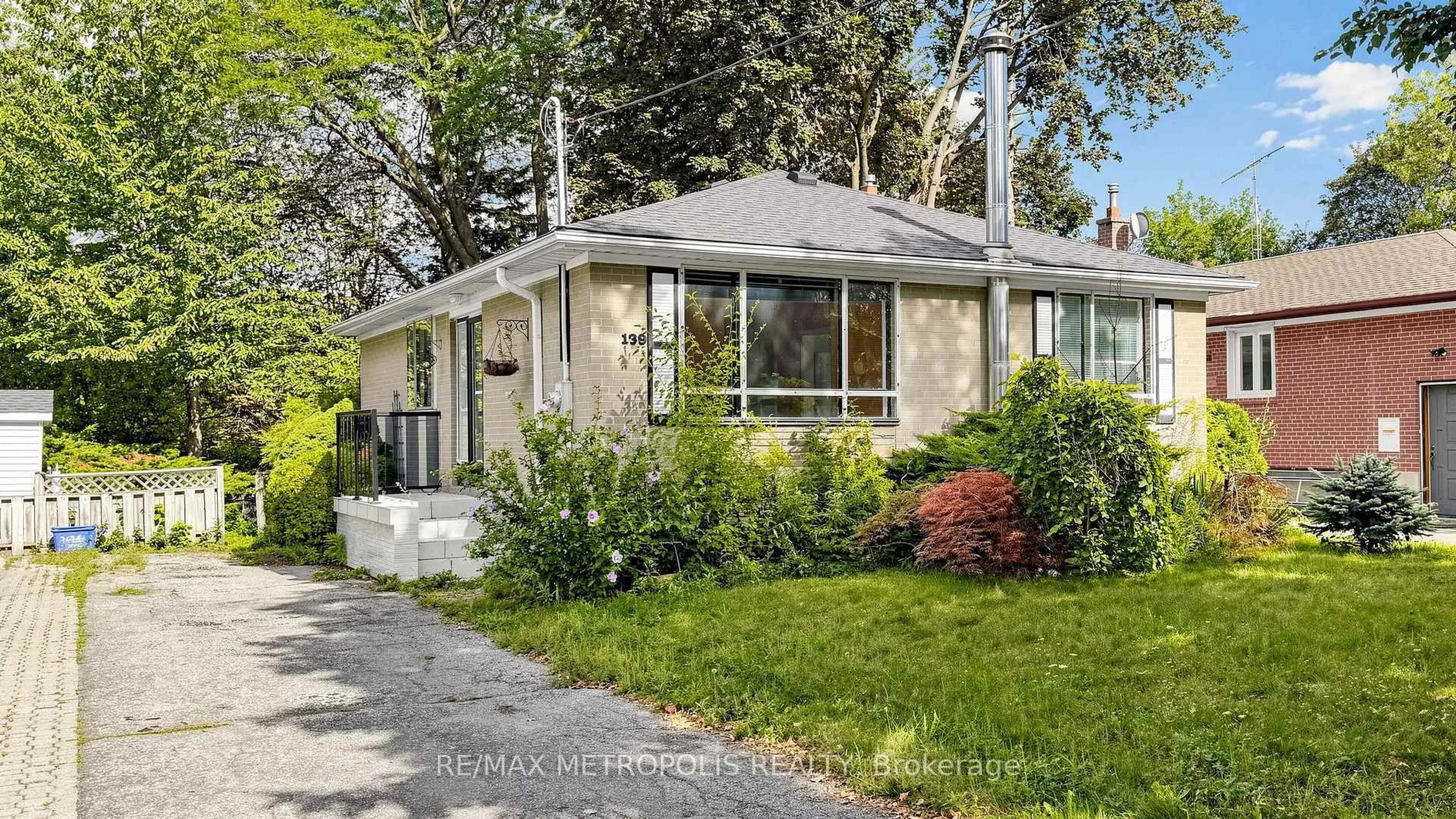 Home with vinyl exterior material, street for 139 Pandora Circ, Toronto Ontario M1H 1V8