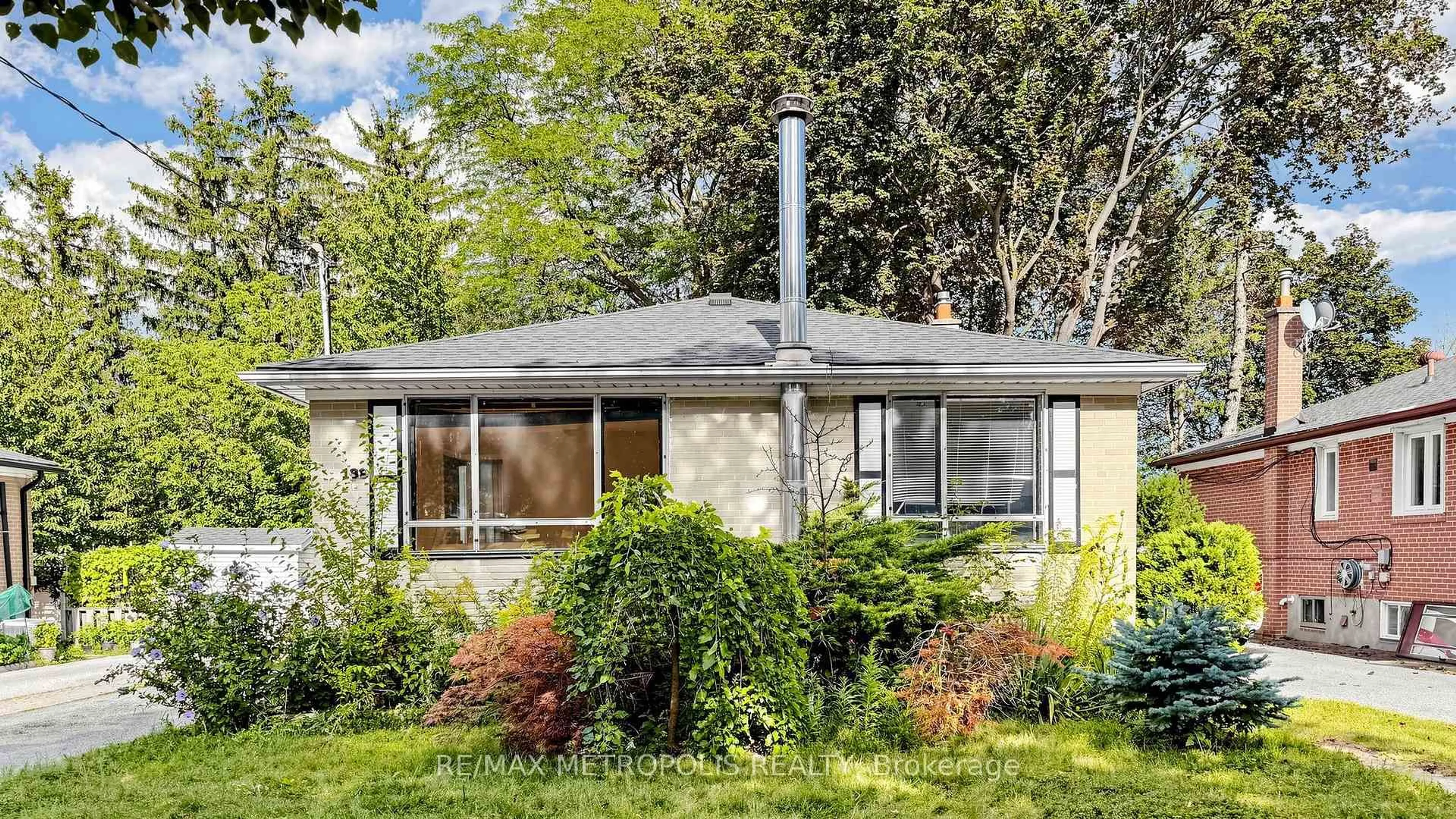 Home with vinyl exterior material, street for 139 Pandora Circ, Toronto Ontario M1H 1V8