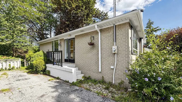 139 Pandora Circ, Toronto 5