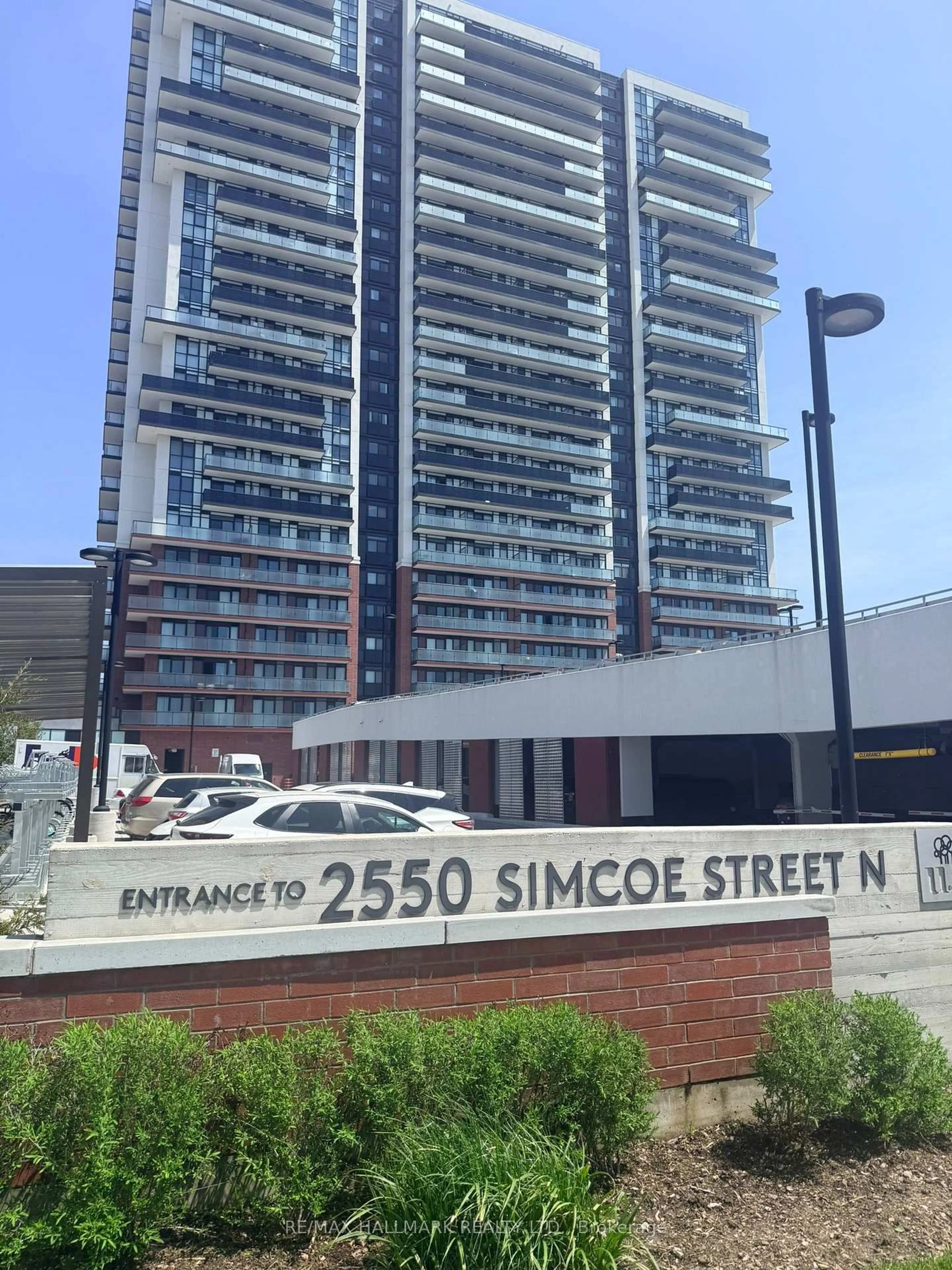 Indoor foyer for 2550 Simcoe St #1501, Oshawa Ontario L1L 0R5